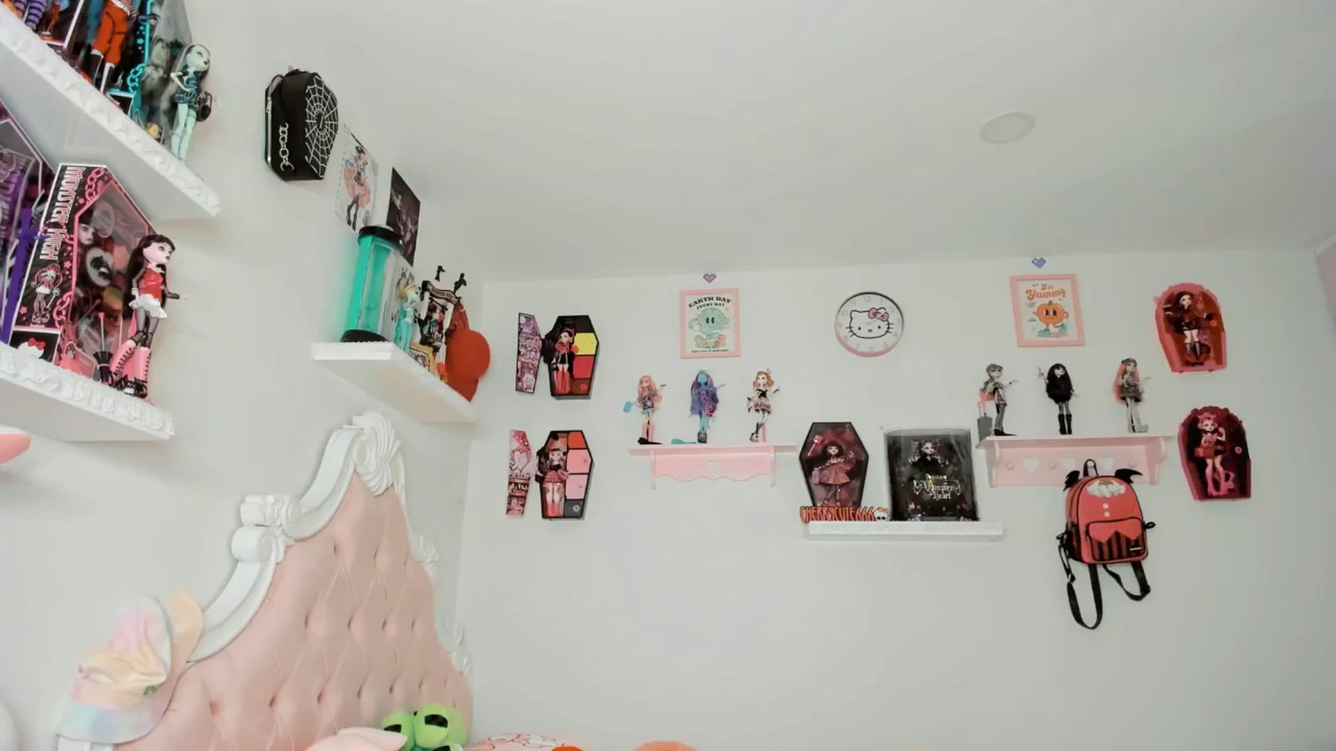 Gallery image thumbnail from Cherrycute666's myfreecams stream on, 09/22/2025, 04:50 image 5 of 20