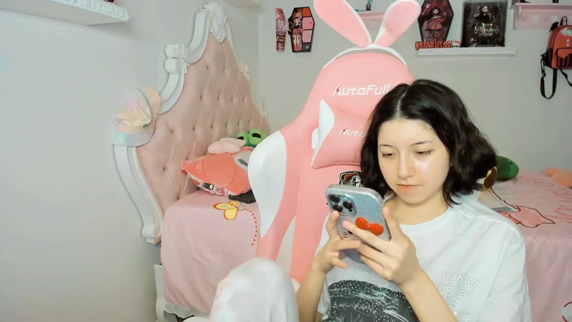 Gallery image thumbnail from Cherrycute666's myfreecams stream on, 09/22/2025, 04:50 image 7 of 20