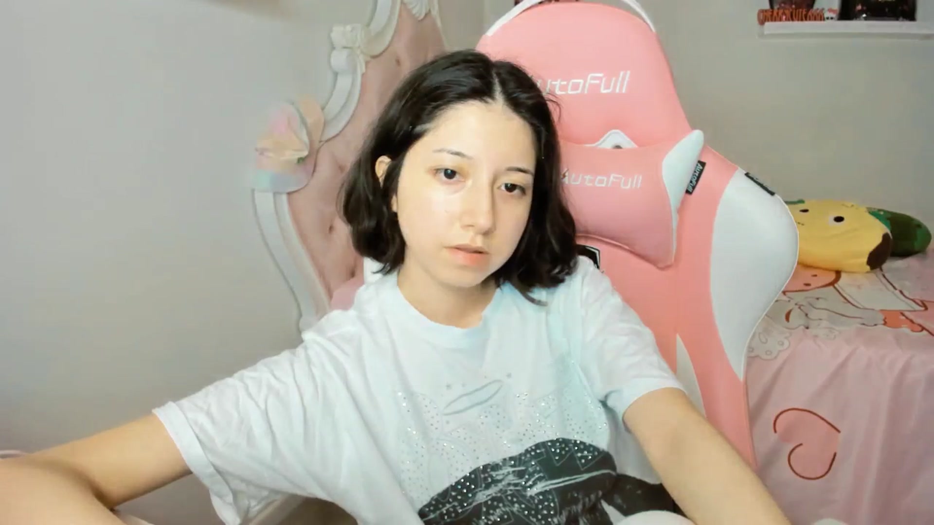 Gallery image thumbnail from Cherrycute666's myfreecams stream on, 09/22/2025, 04:50 image 16 of 20