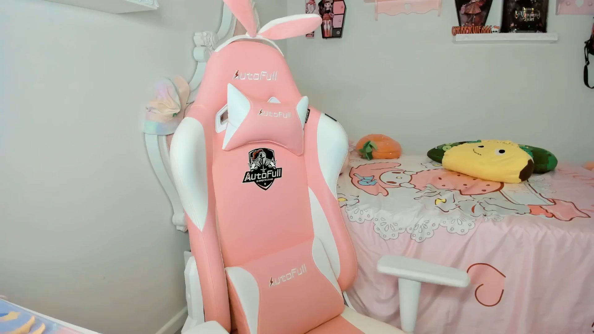 Gallery image thumbnail from Cherrycute666's myfreecams stream on, 09/22/2025, 04:50 image 14 of 20