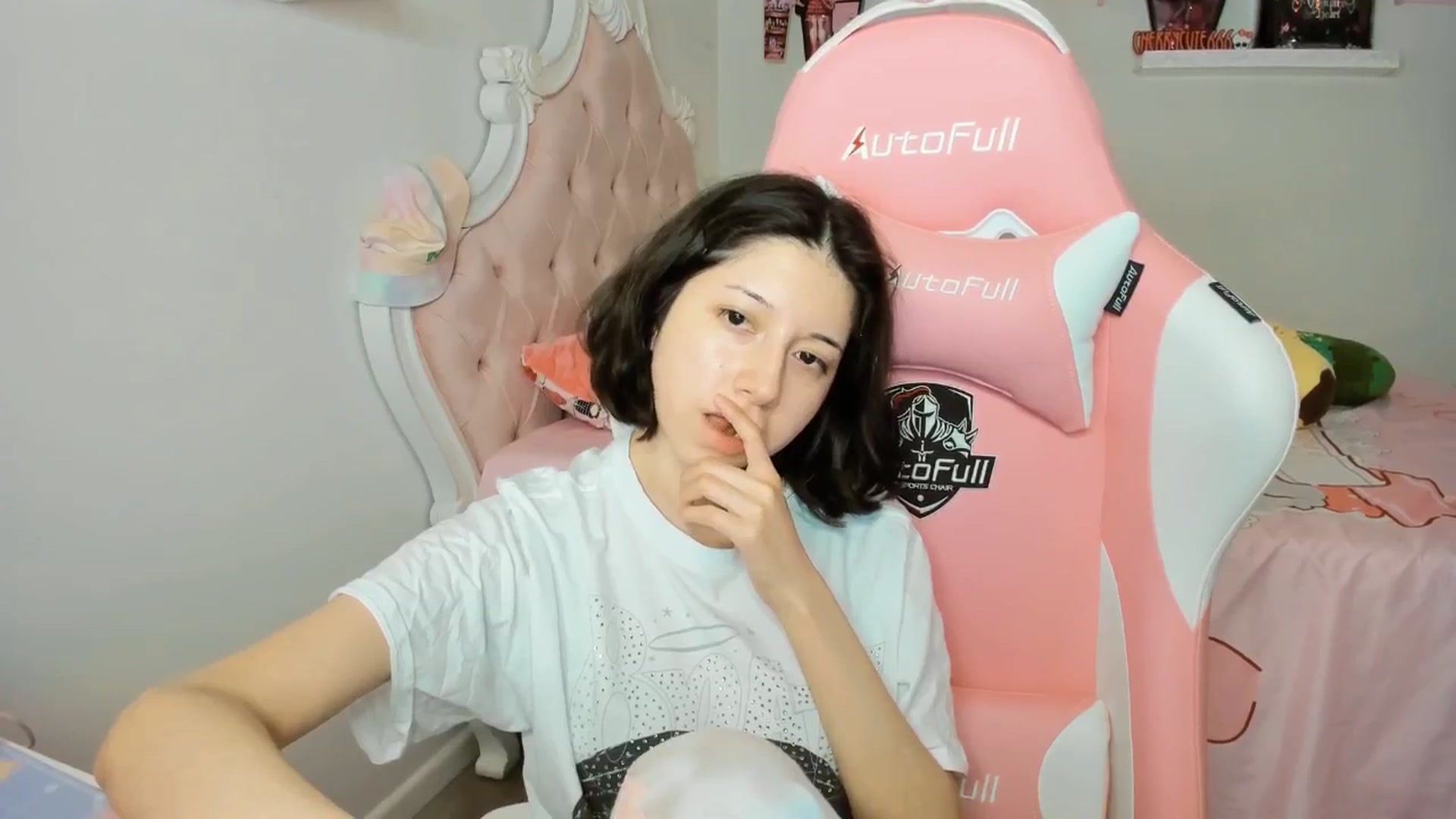 Gallery image thumbnail from Cherrycute666's myfreecams stream on, 09/22/2025, 04:50 image 17 of 20