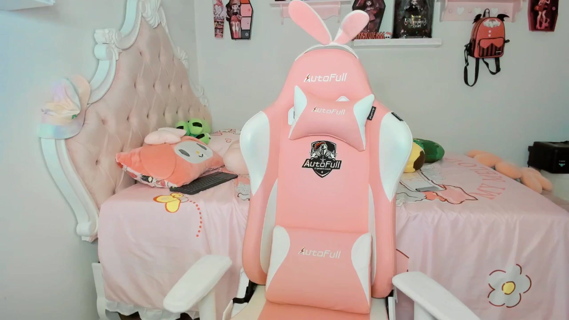 Gallery image thumbnail from Cherrycute666's myfreecams stream on, 09/22/2025, 04:50 image 6 of 20