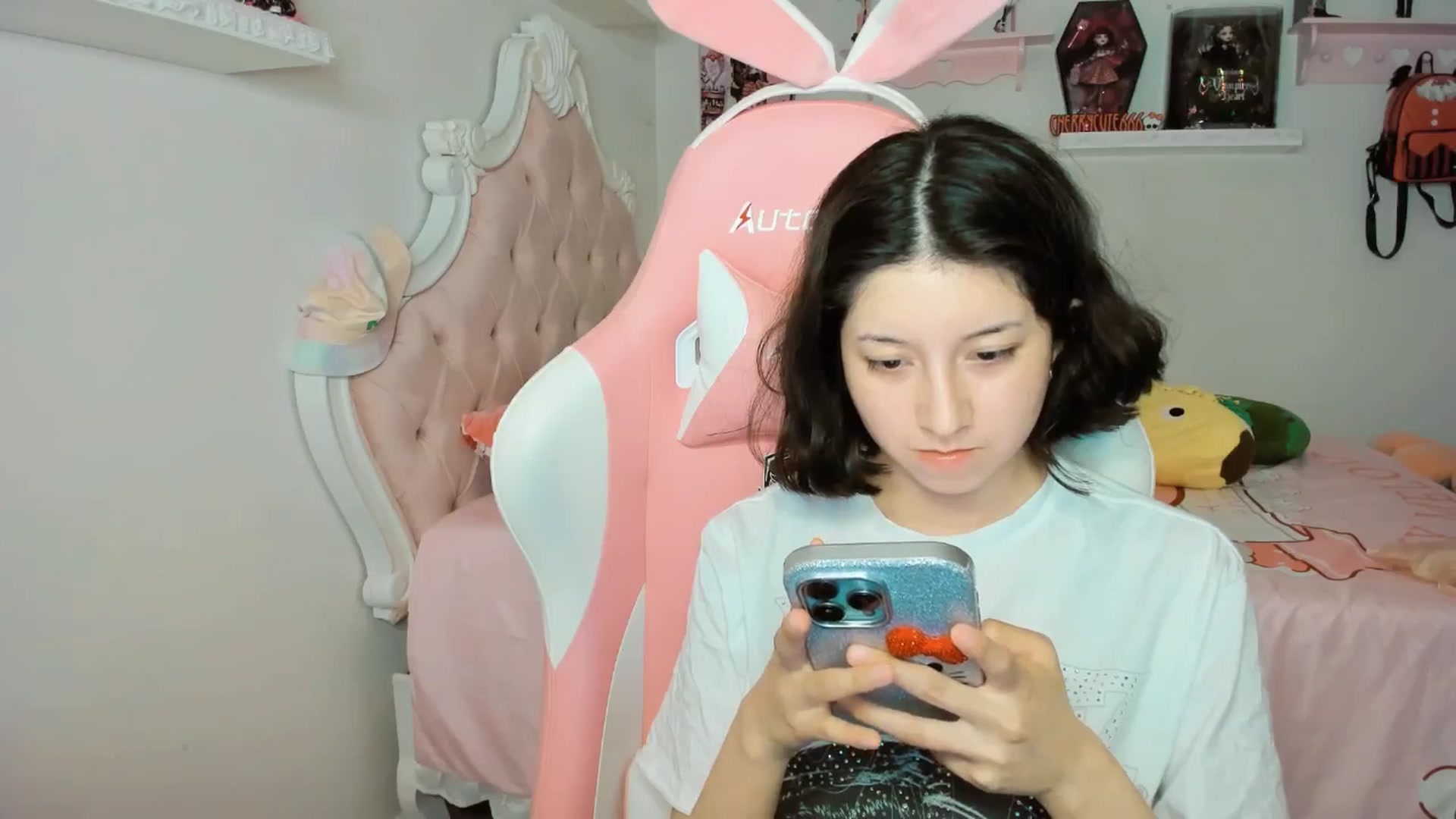 Gallery image thumbnail from Cherrycute666's myfreecams stream on, 09/22/2025, 04:50 image 19 of 20