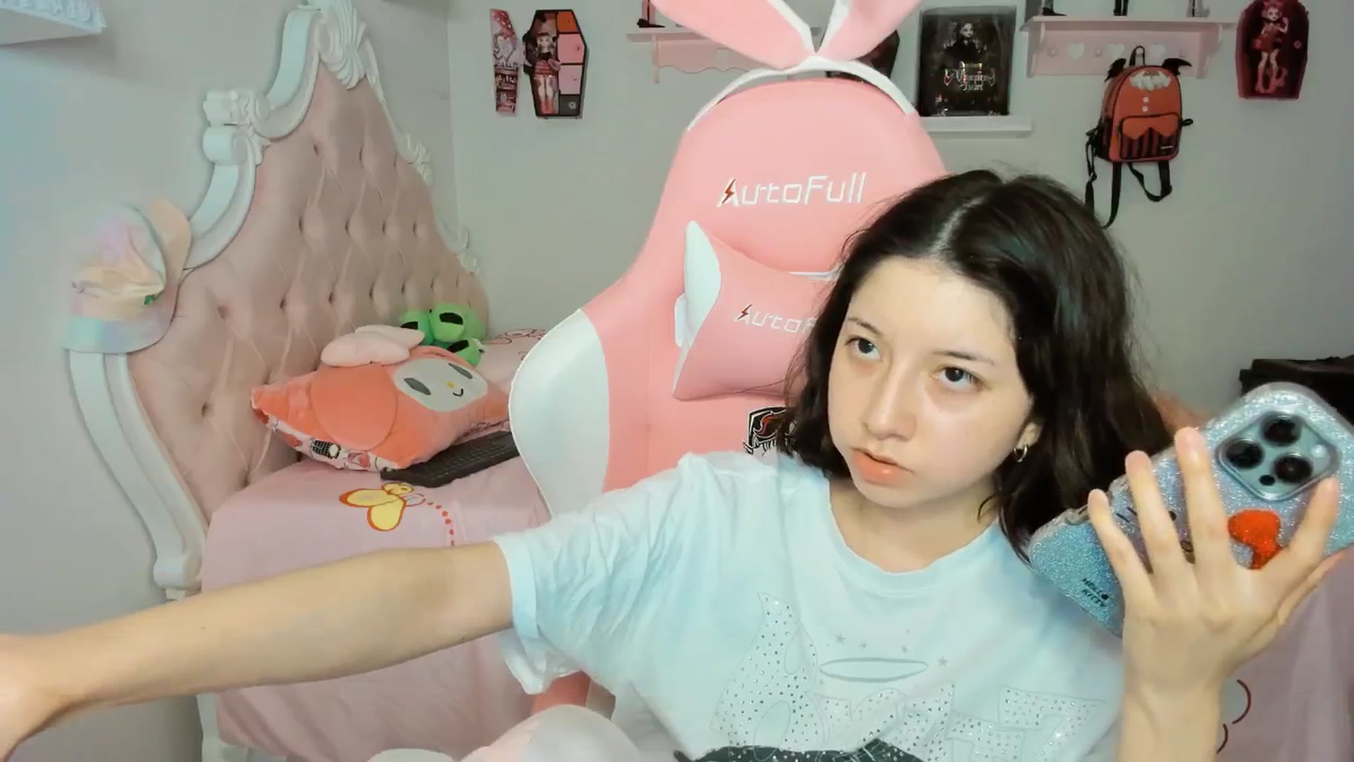 Gallery image thumbnail from Cherrycute666's myfreecams stream on, 09/22/2025, 04:50 image 18 of 20