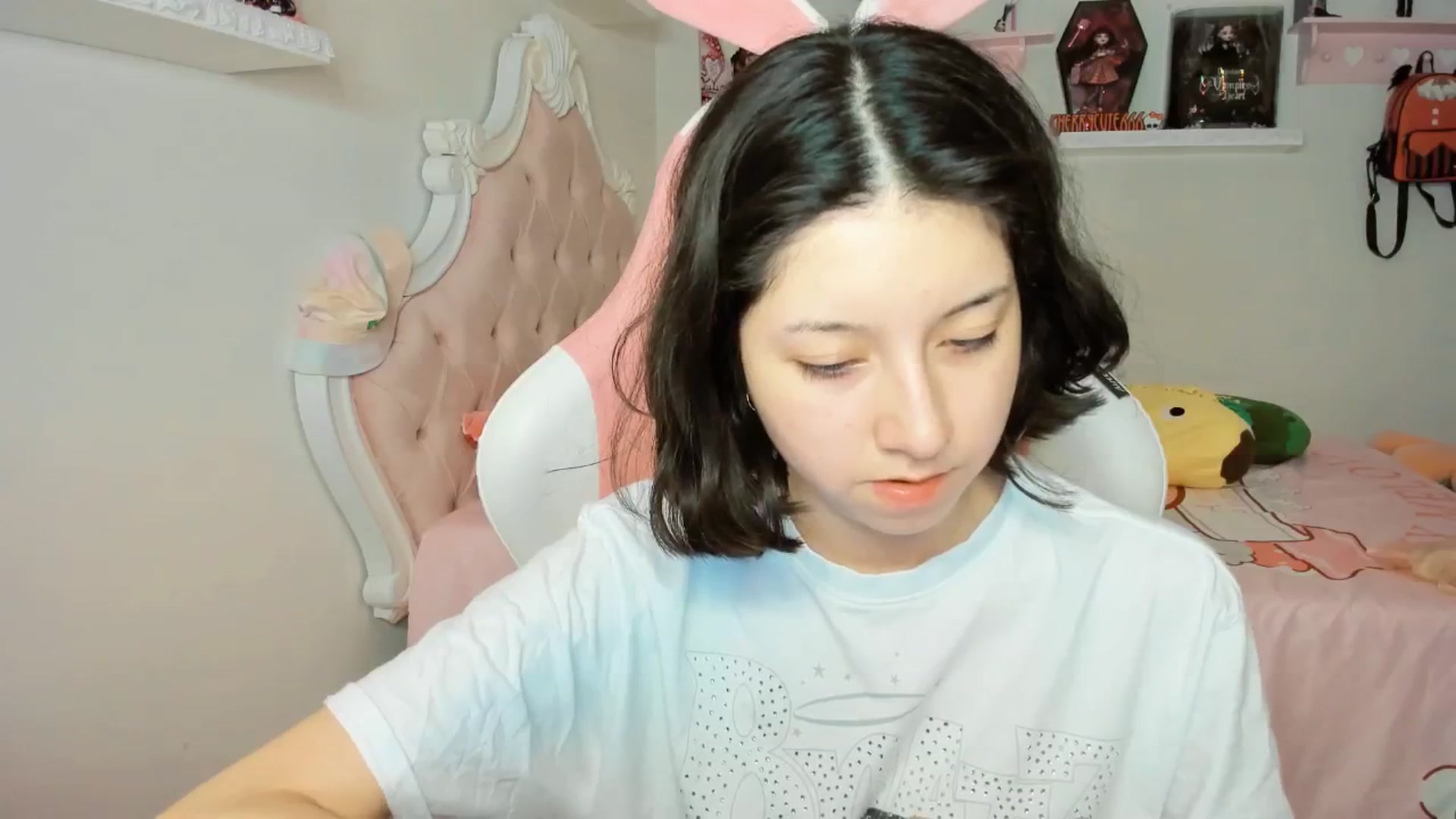 Gallery image thumbnail from Cherrycute666's myfreecams stream on, 09/22/2025, 05:15 image 17 of 20