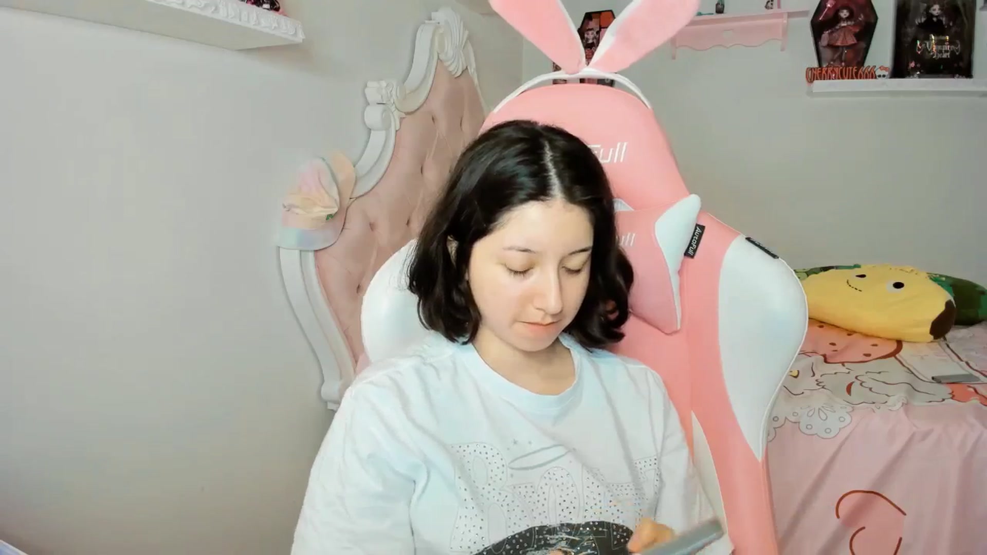 Gallery image thumbnail from Cherrycute666's myfreecams stream on, 09/22/2025, 05:15 image 6 of 20