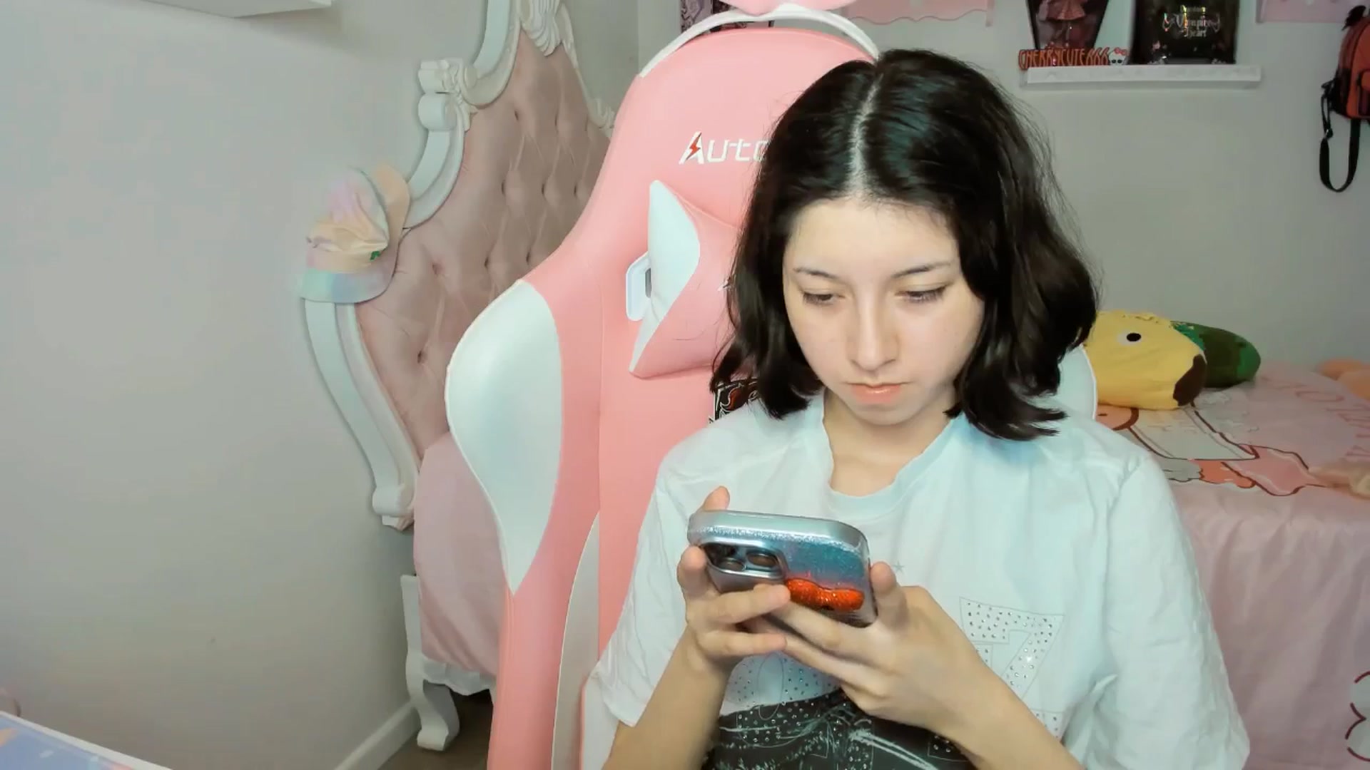 Gallery image thumbnail from Cherrycute666's myfreecams stream on, 09/22/2025, 05:15 image 18 of 20