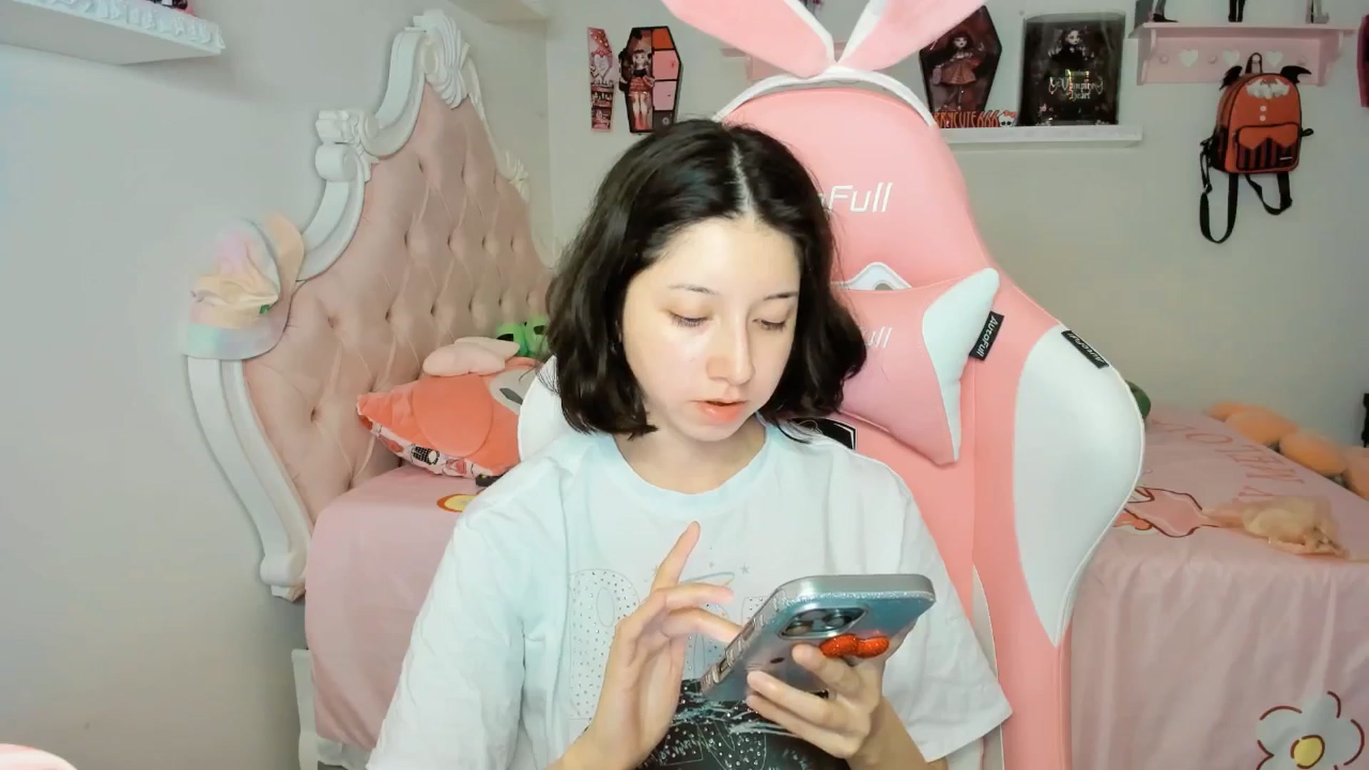 Gallery image thumbnail from Cherrycute666's myfreecams stream on, 09/22/2025, 05:15 image 16 of 20