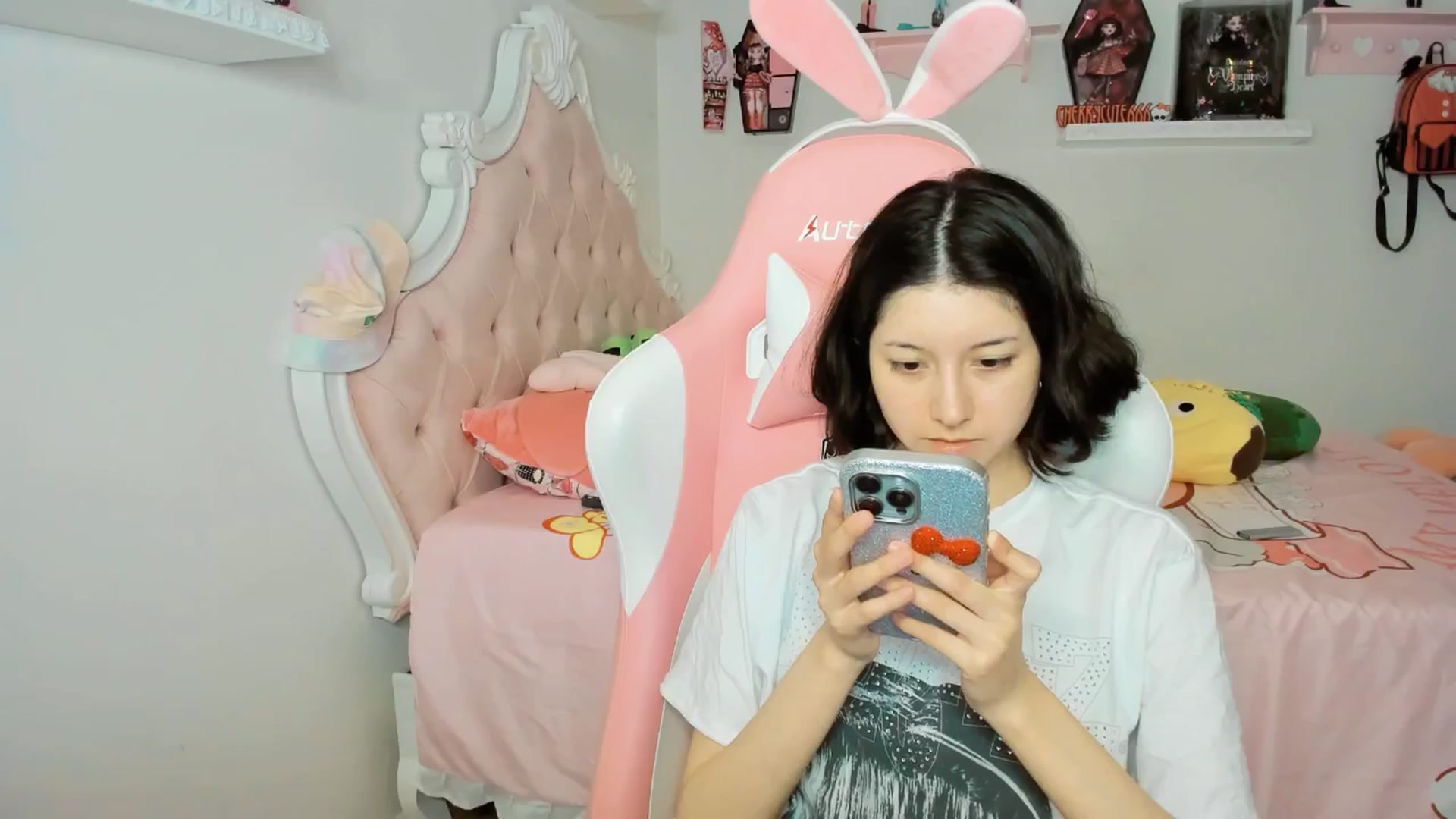 Gallery image thumbnail from Cherrycute666's myfreecams stream on, 09/22/2025, 05:15 image 5 of 20