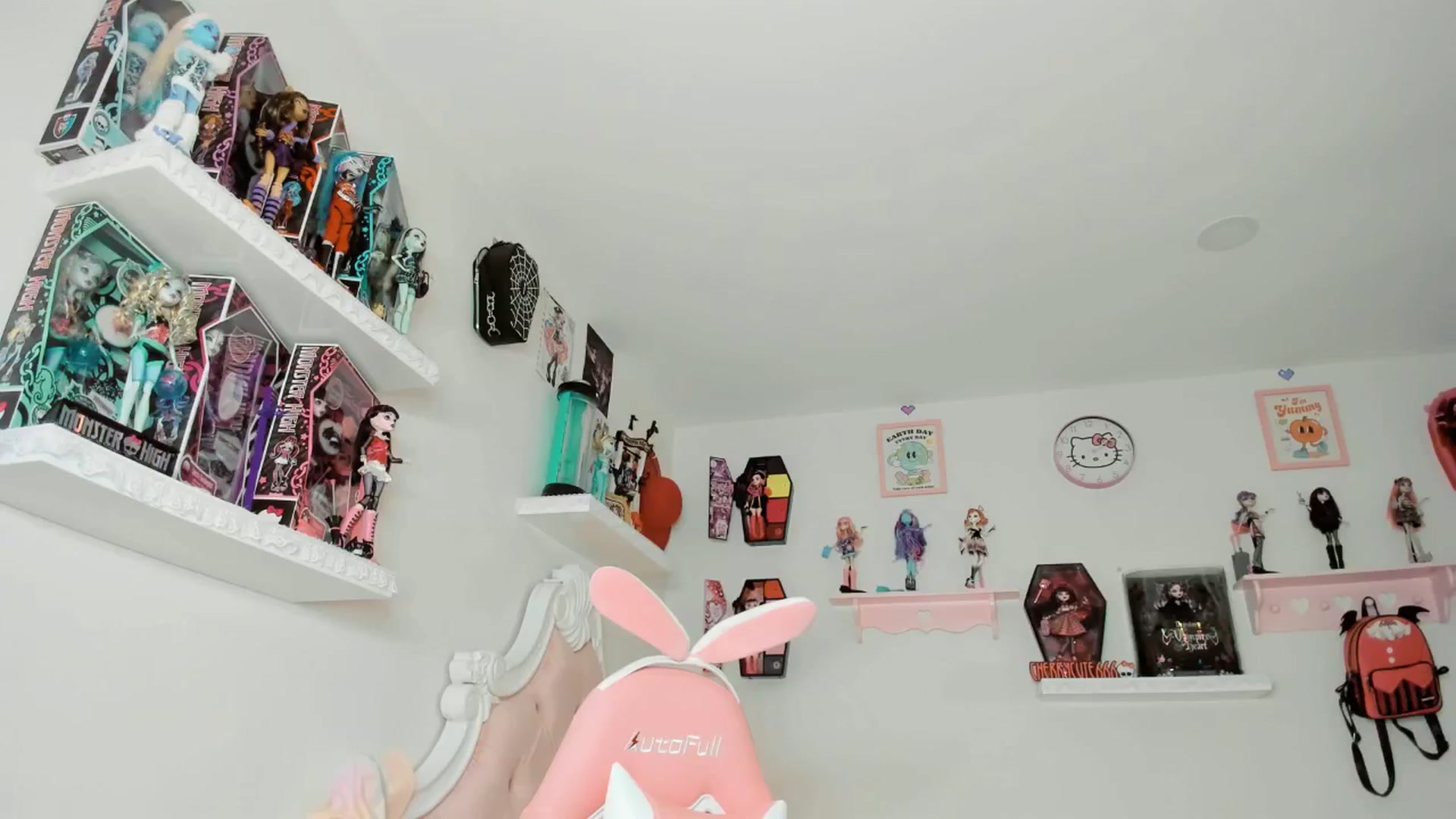 Gallery image thumbnail from Cherrycute666's myfreecams stream on, 09/22/2025, 05:25 image 5 of 20