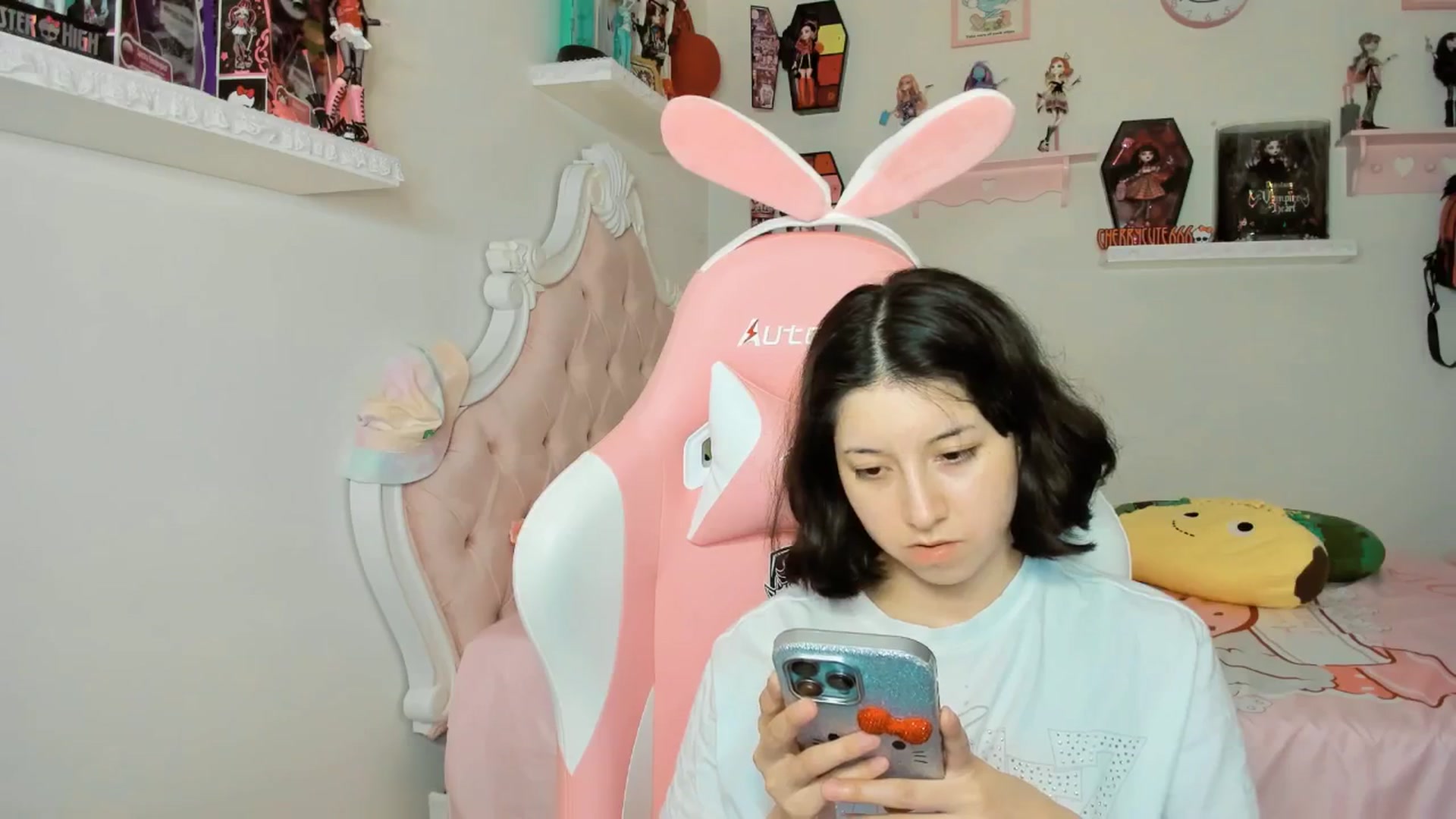 Gallery image thumbnail from Cherrycute666's myfreecams stream on, 09/22/2025, 05:25 image 11 of 20