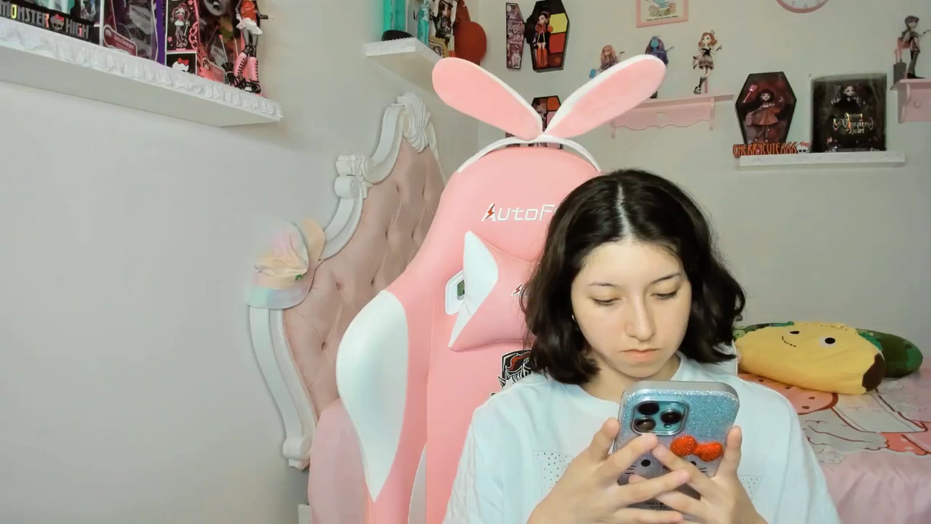 Gallery image thumbnail from Cherrycute666's myfreecams stream on, 09/22/2025, 05:25 image 19 of 20