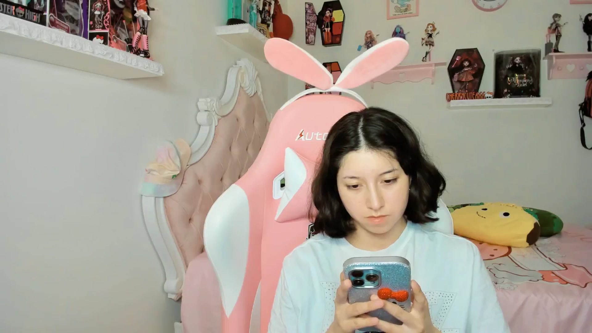 Gallery image thumbnail from Cherrycute666's myfreecams stream on, 09/22/2025, 05:25 image 9 of 20
