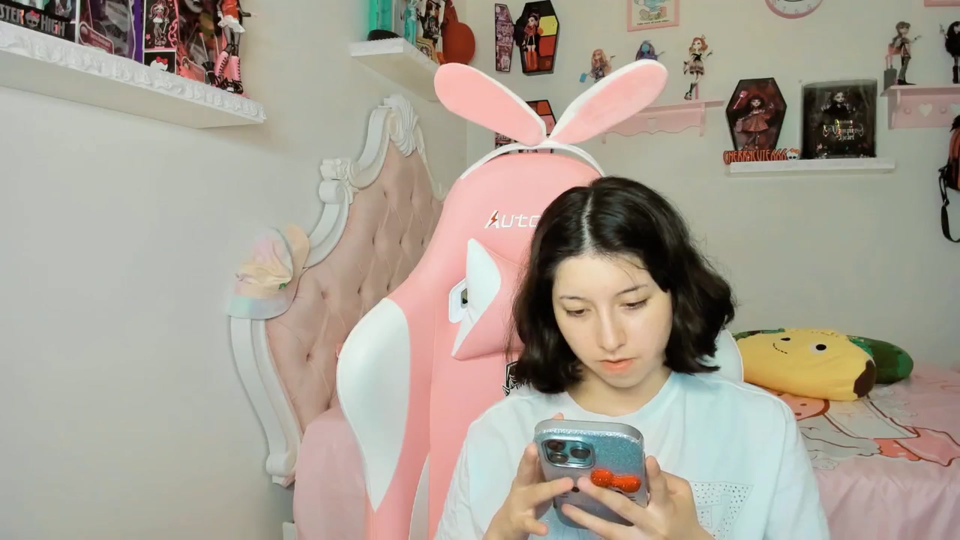Gallery image thumbnail from Cherrycute666's myfreecams stream on, 09/22/2025, 05:25 image 13 of 20
