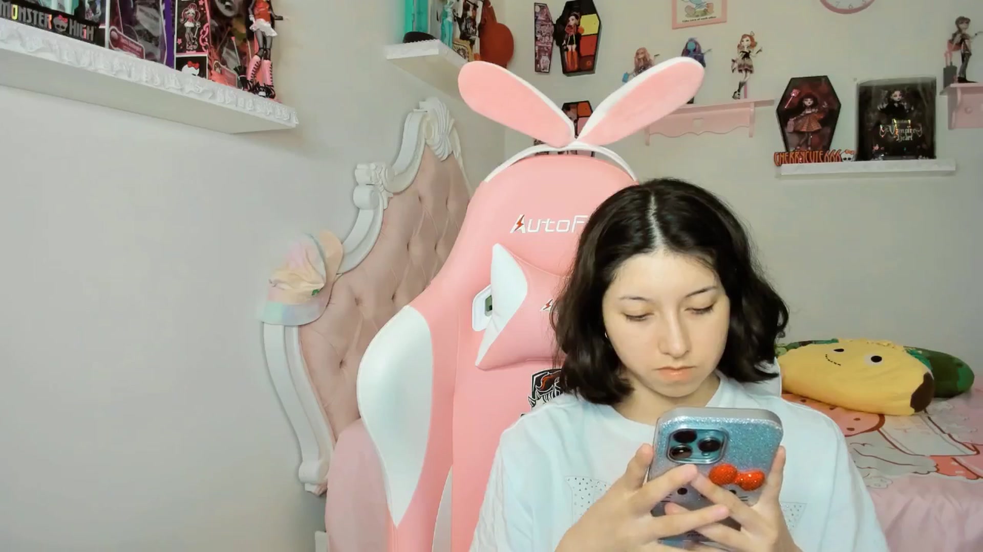 Gallery image thumbnail from Cherrycute666's myfreecams stream on, 09/22/2025, 05:25 image 18 of 20