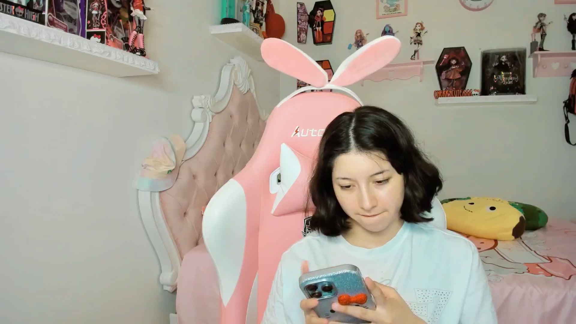 Gallery image thumbnail from Cherrycute666's myfreecams stream on, 09/22/2025, 05:25 image 12 of 20