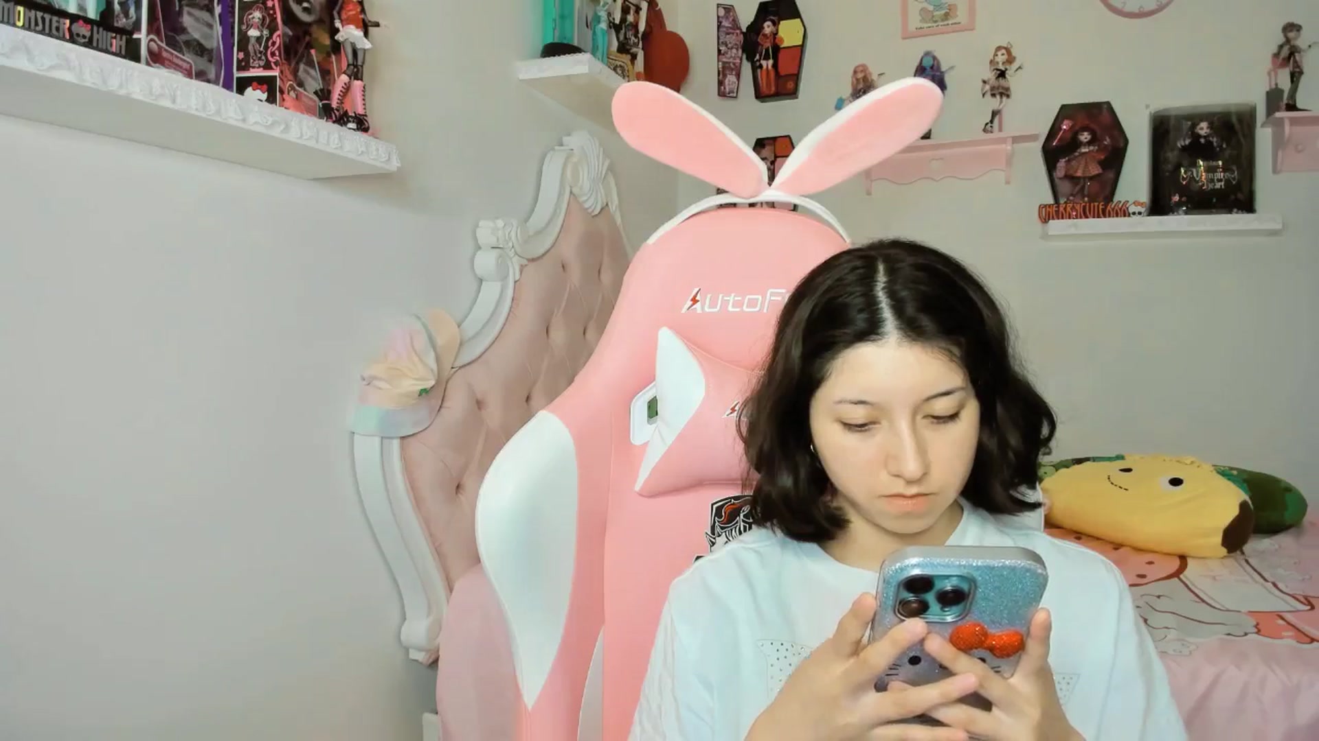 Gallery image thumbnail from Cherrycute666's myfreecams stream on, 09/22/2025, 05:25 image 20 of 20
