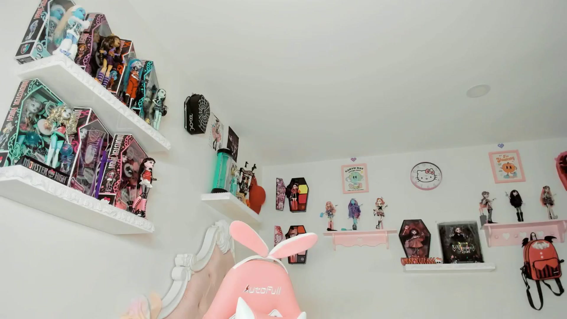 Gallery image thumbnail from Cherrycute666's myfreecams stream on, 09/22/2025, 05:25 image 4 of 20