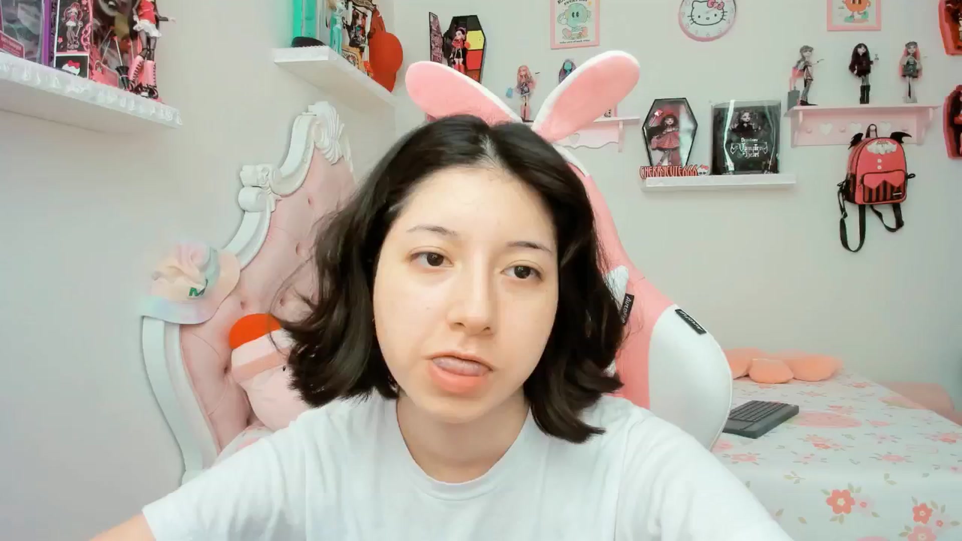Gallery image thumbnail from Cherrycute666's myfreecams stream on, 09/25/2025, 20:49 image 17 of 20