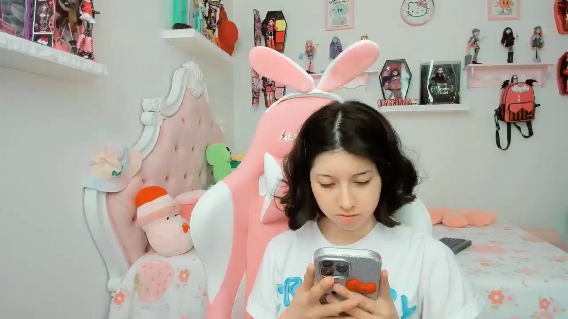Gallery image thumbnail from Cherrycute666's myfreecams stream on, 09/25/2025, 20:49 image 6 of 20