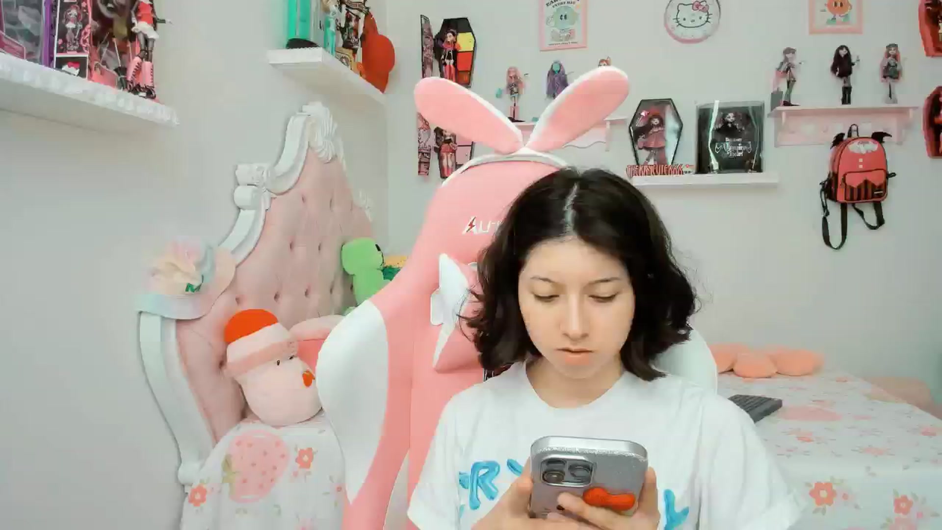 Gallery image thumbnail from Cherrycute666's myfreecams stream on, 09/25/2025, 20:49 image 9 of 20
