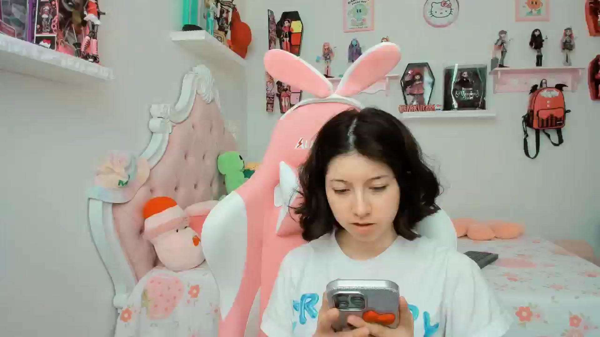 Gallery image thumbnail from Cherrycute666's myfreecams stream on, 09/25/2025, 20:49 image 8 of 20