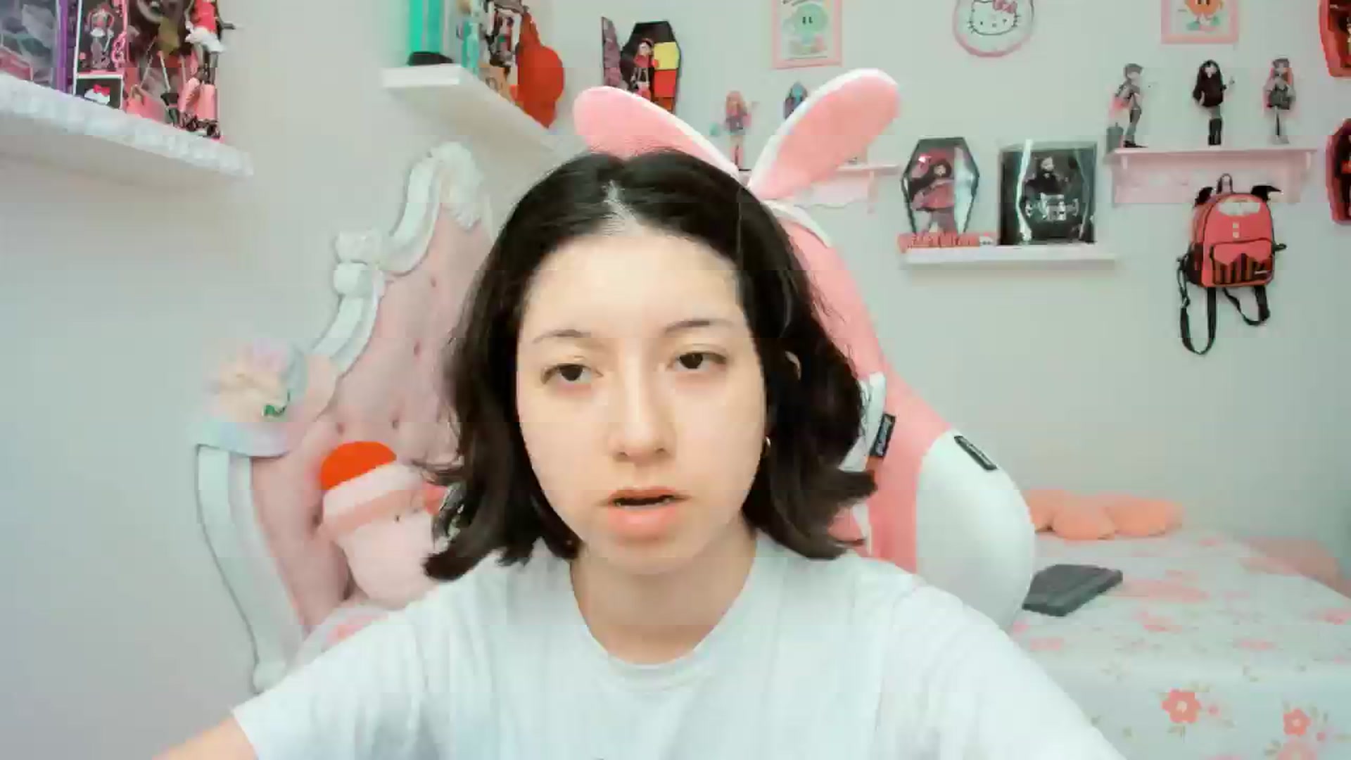 Gallery image thumbnail from Cherrycute666's myfreecams stream on, 09/25/2025, 20:49 image 18 of 20