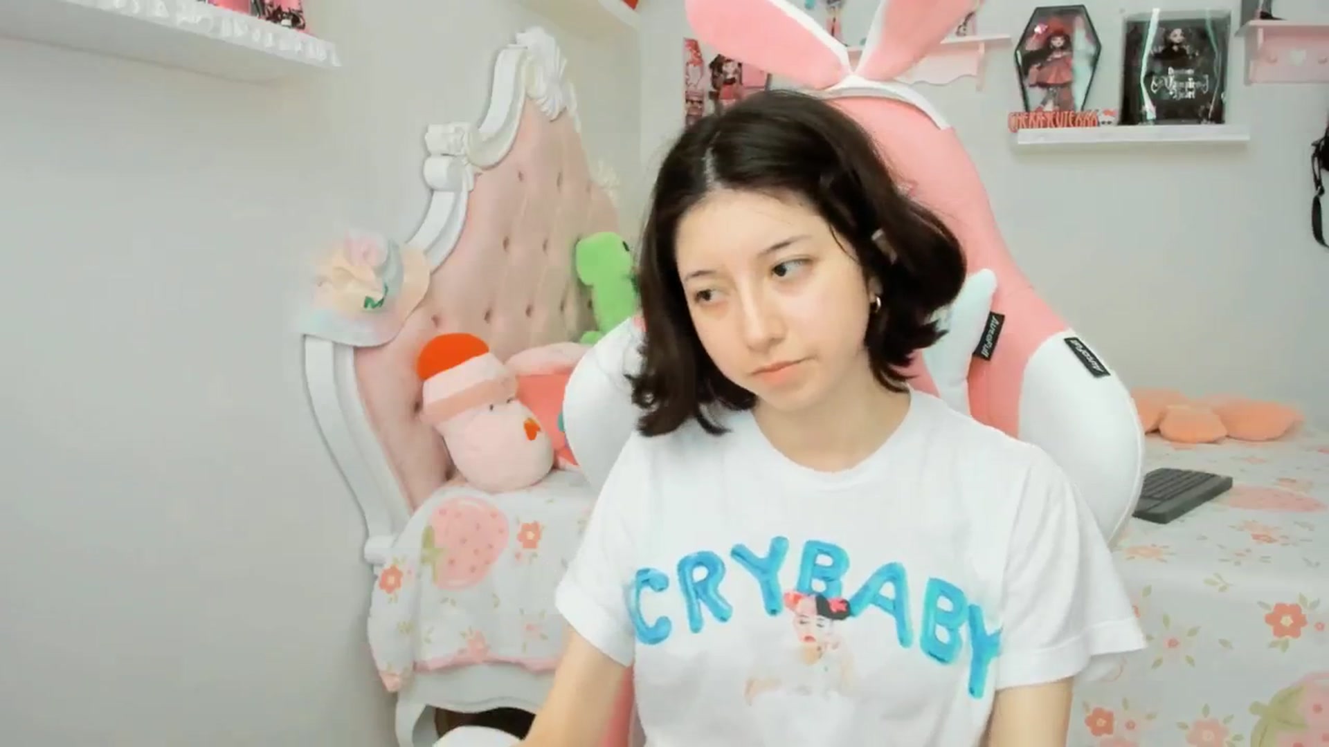 Gallery image thumbnail from Cherrycute666's myfreecams stream on, 09/26/2025, 24:02 image 3 of 20