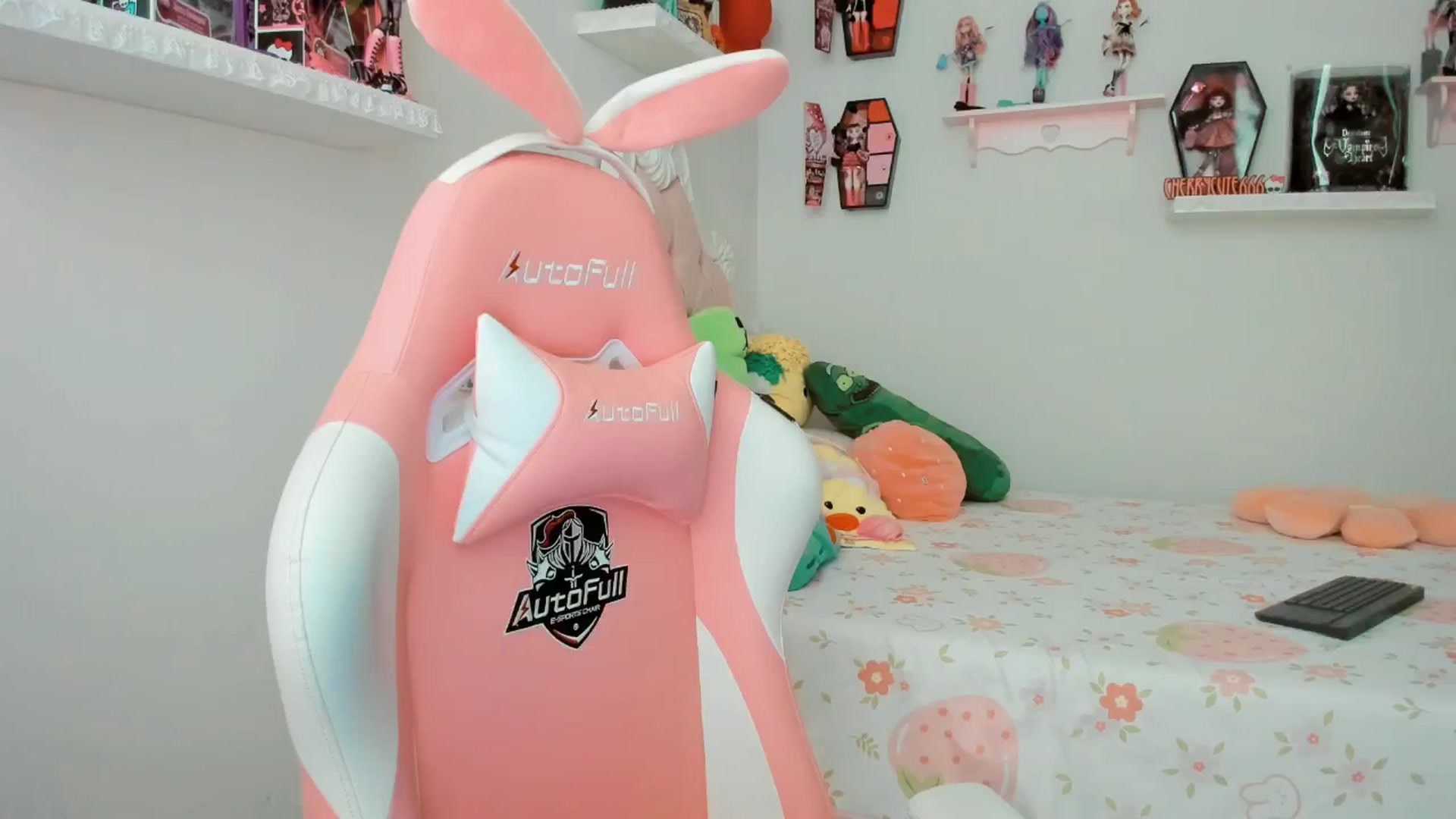 Gallery image thumbnail from Cherrycute666's myfreecams stream on, 09/26/2025, 24:02 image 15 of 20
