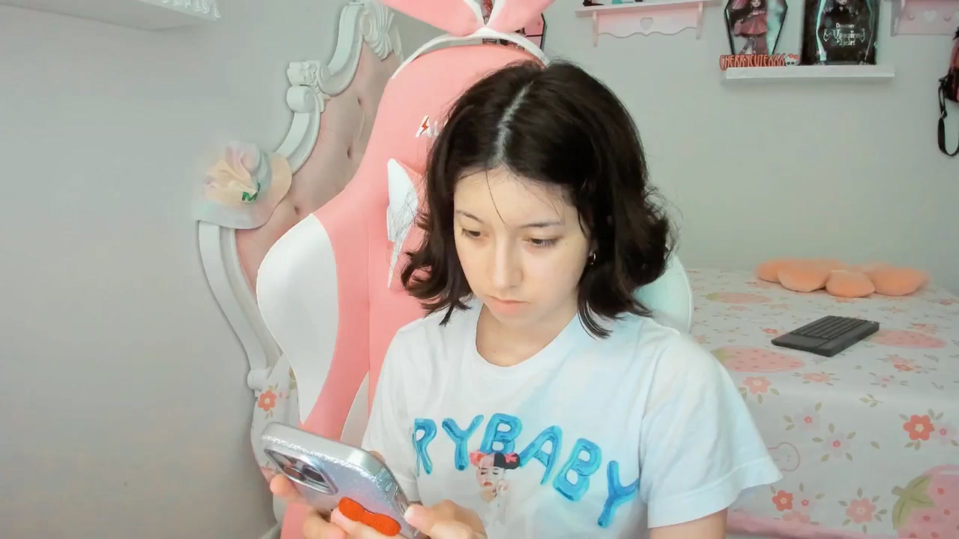 Gallery image thumbnail from Cherrycute666's myfreecams stream on, 09/26/2025, 24:02 image 16 of 20