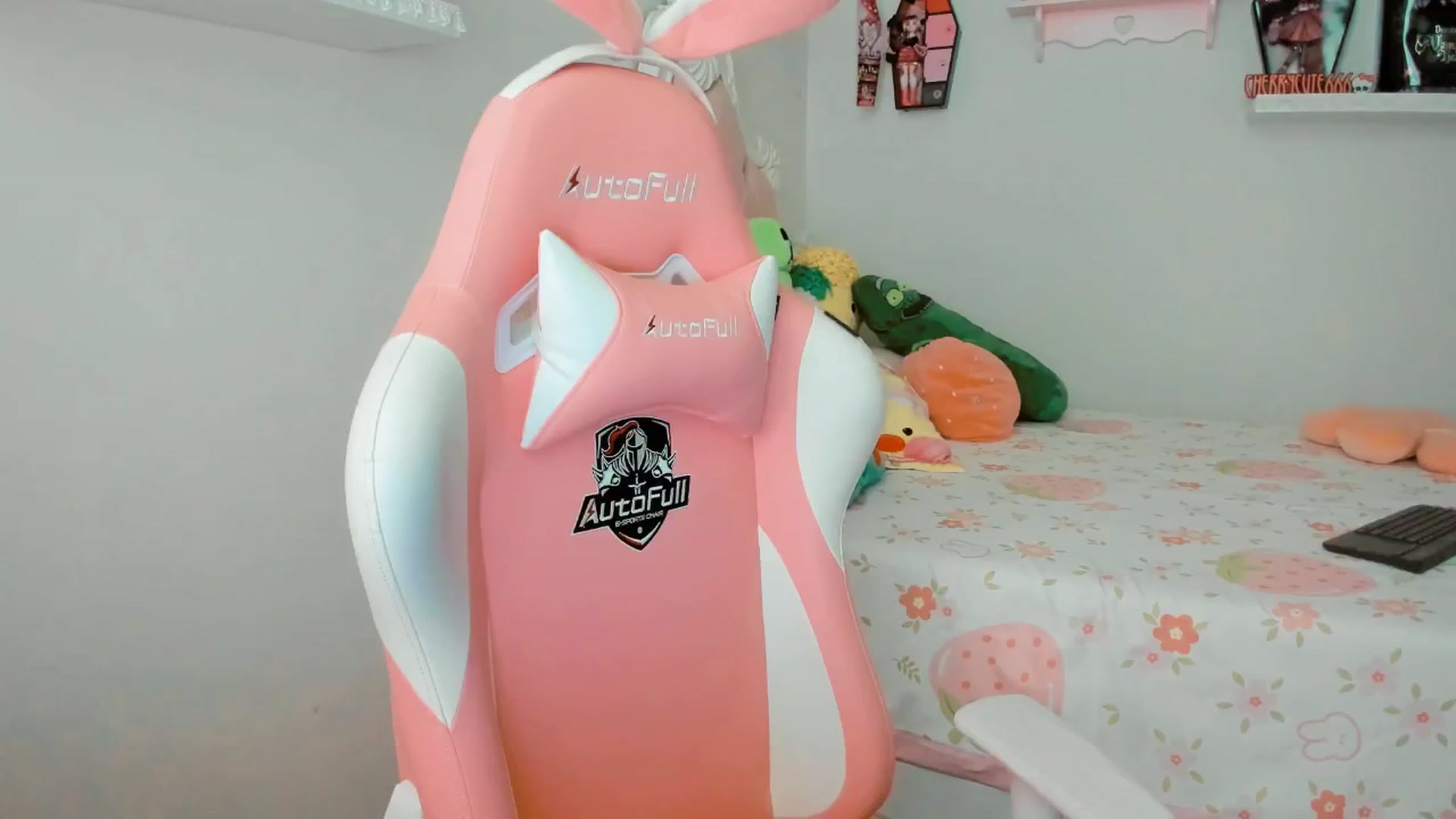 Gallery image thumbnail from Cherrycute666's myfreecams stream on, 09/26/2025, 24:02 image 18 of 20