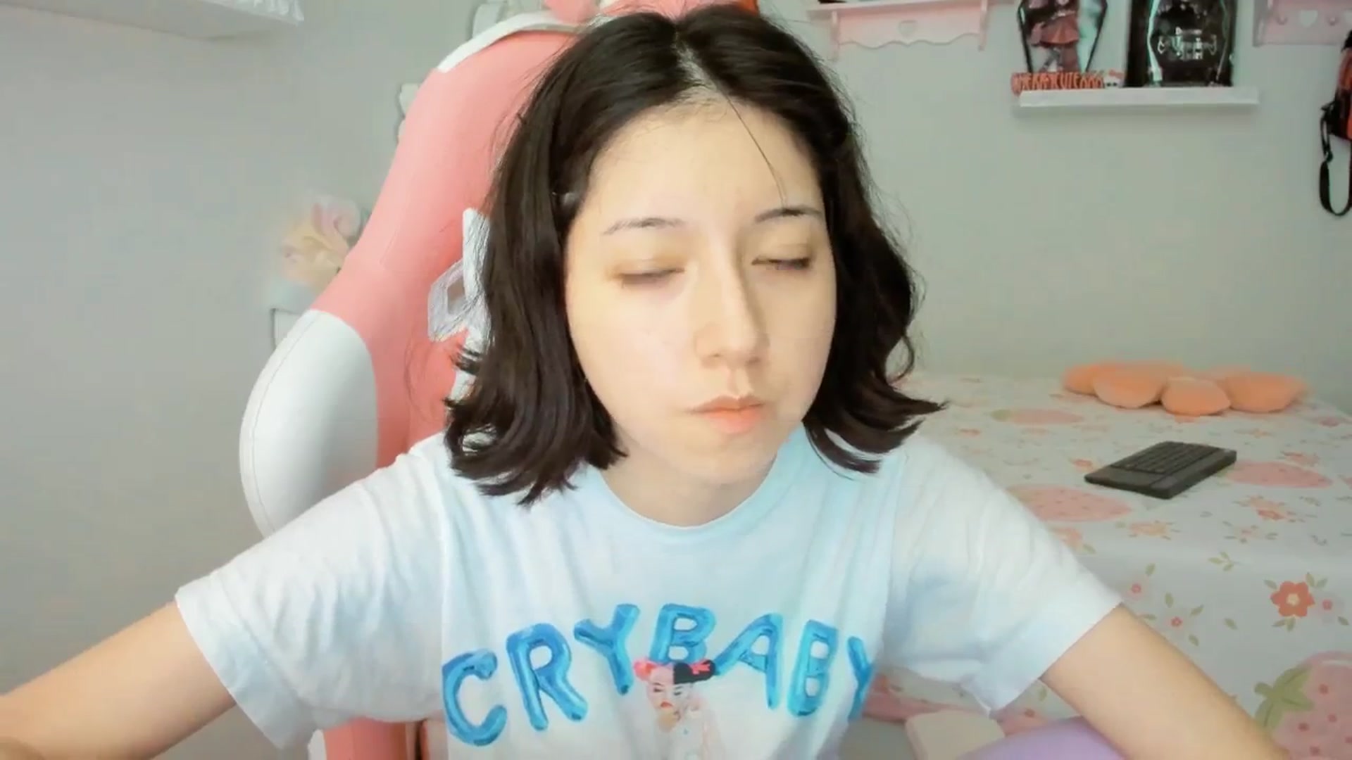 Gallery image thumbnail from Cherrycute666's myfreecams stream on, 09/26/2025, 24:02 image 17 of 20