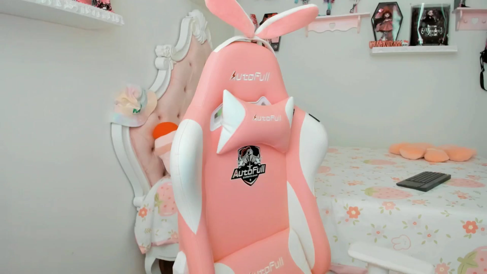Gallery image thumbnail from Cherrycute666's myfreecams stream on, 09/26/2025, 24:02 image 5 of 20