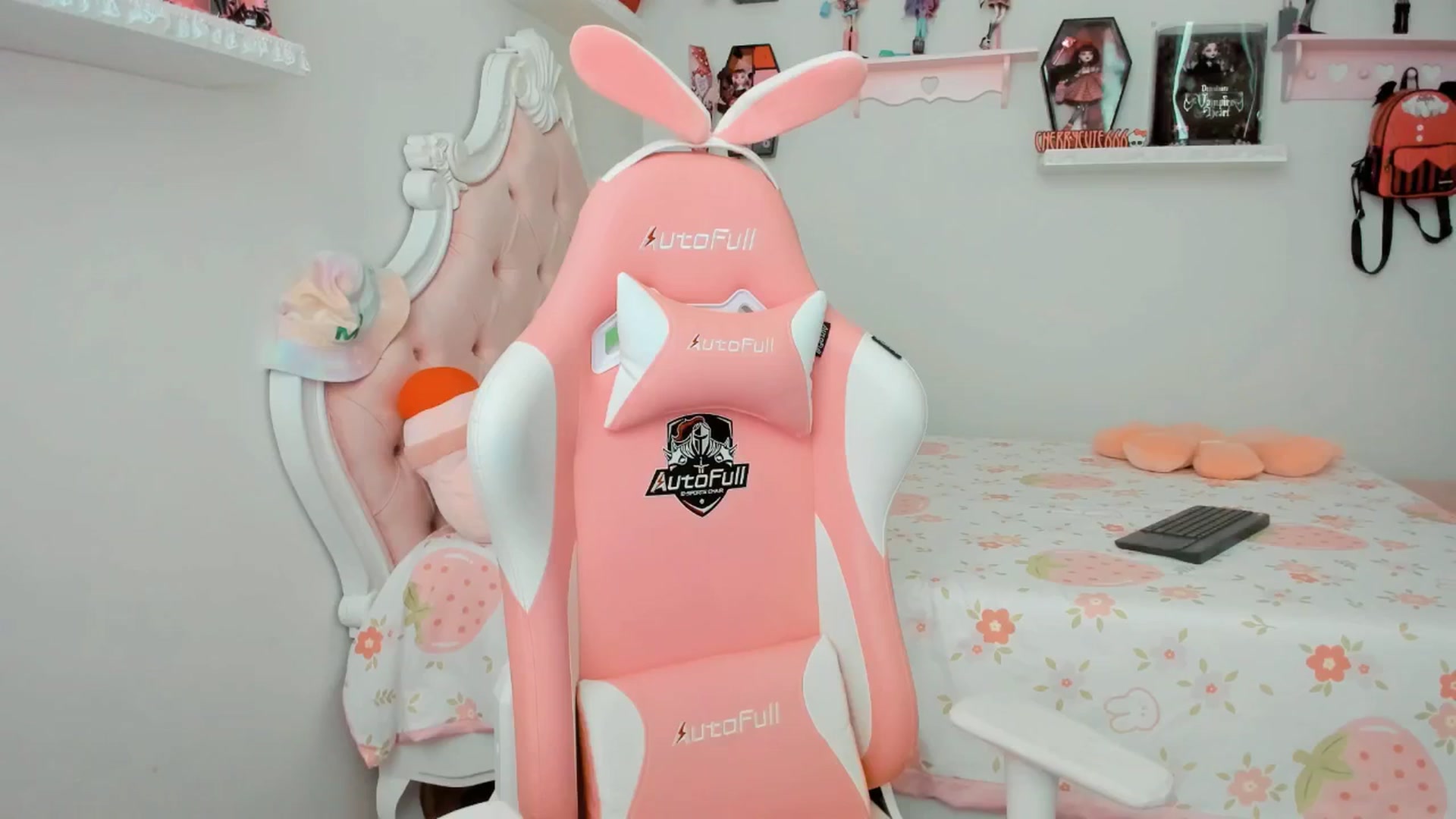 Gallery image thumbnail from Cherrycute666's myfreecams stream on, 09/26/2025, 24:02 image 9 of 20