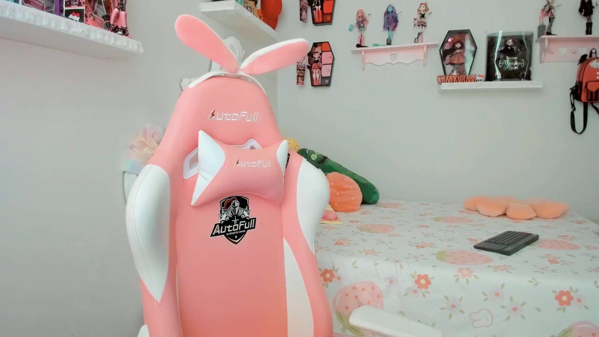 Gallery image thumbnail from Cherrycute666's myfreecams stream on, 09/26/2025, 24:02 image 13 of 20