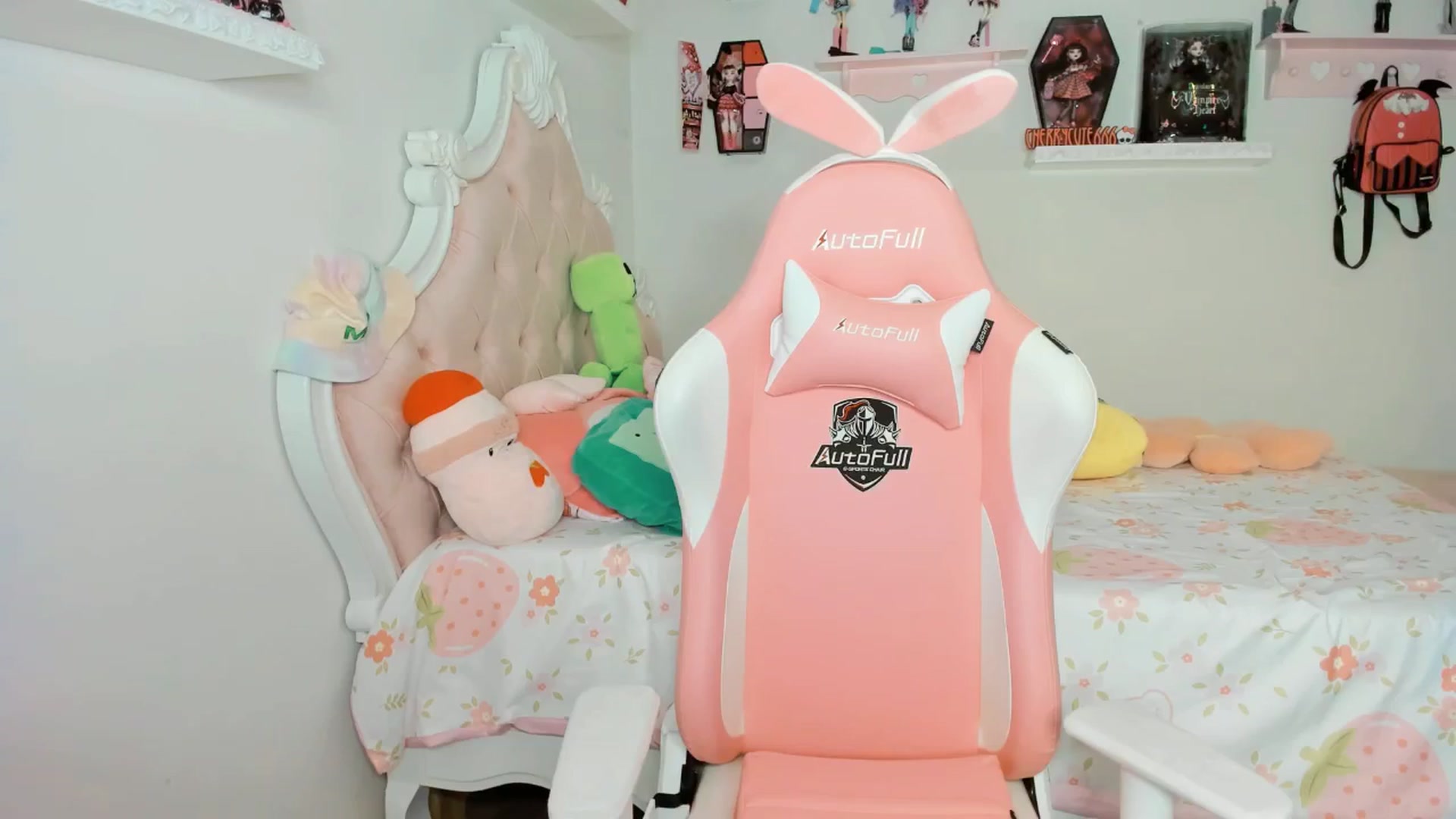 Gallery image thumbnail from Cherrycute666's myfreecams stream on, 09/26/2025, 05:42 image 17 of 20