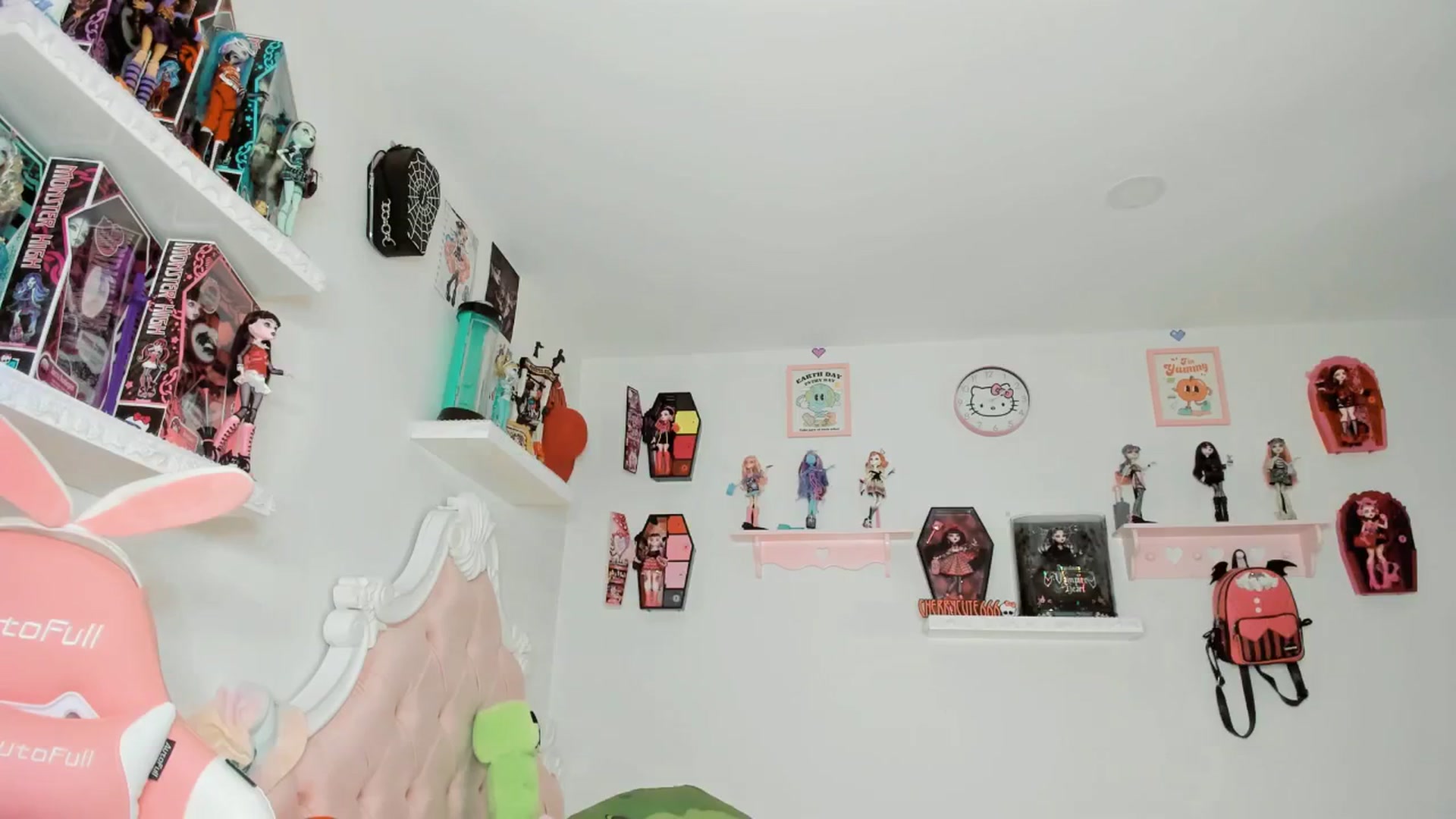 Gallery image thumbnail from Cherrycute666's myfreecams stream on, 09/26/2025, 05:42 image 4 of 20