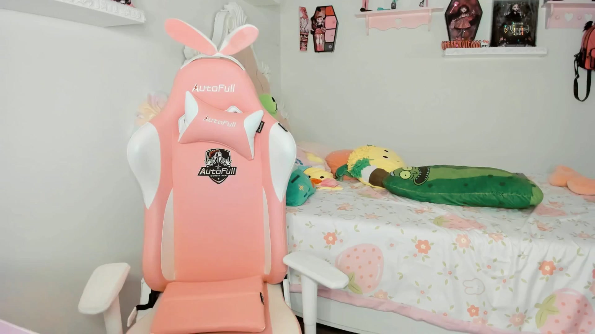 Gallery image thumbnail from Cherrycute666's myfreecams stream on, 09/27/2025, 04:09 image 13 of 20