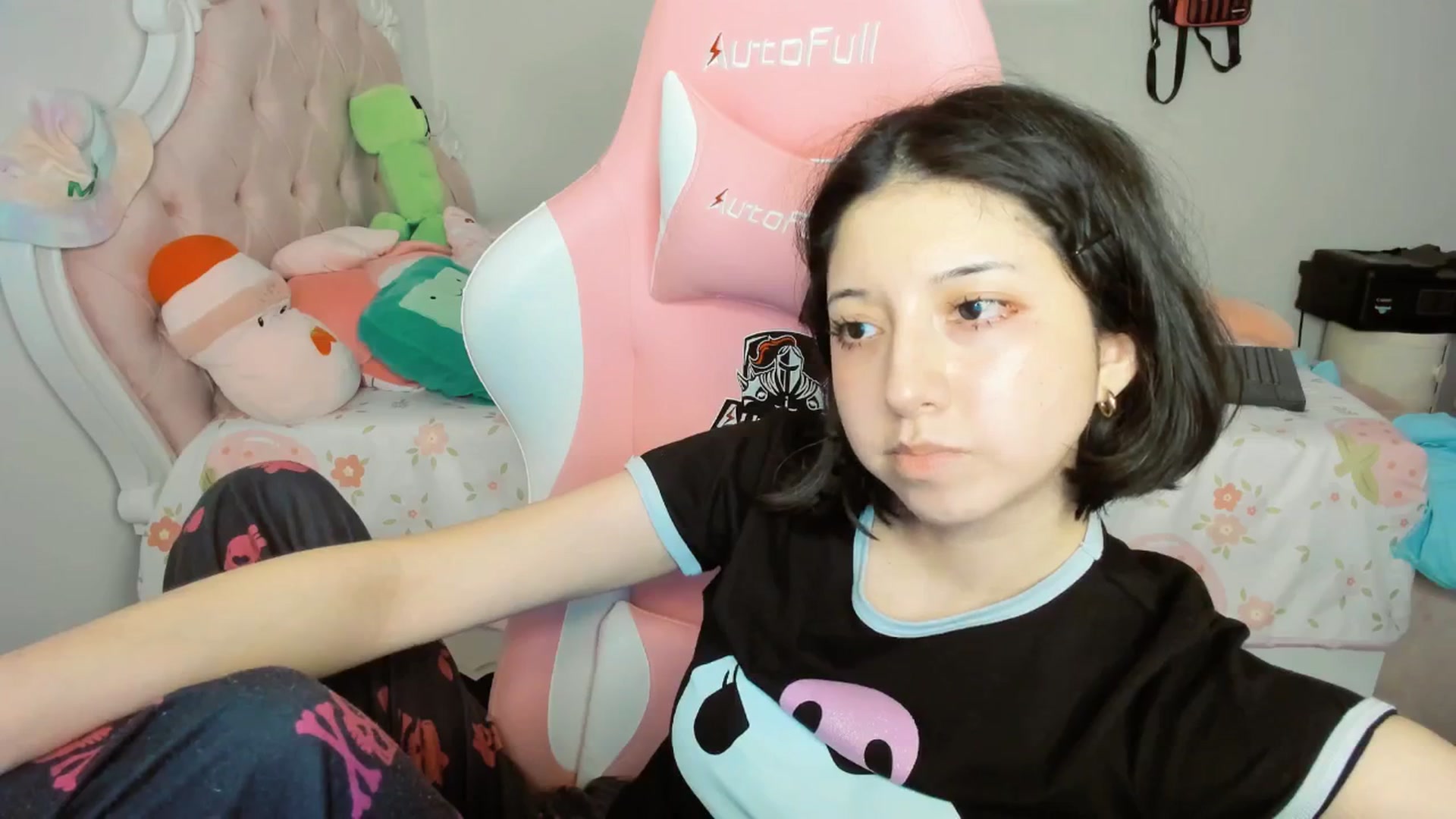 Gallery image thumbnail from Cherrycute666's myfreecams stream on, 09/27/2025, 04:09 image 19 of 20