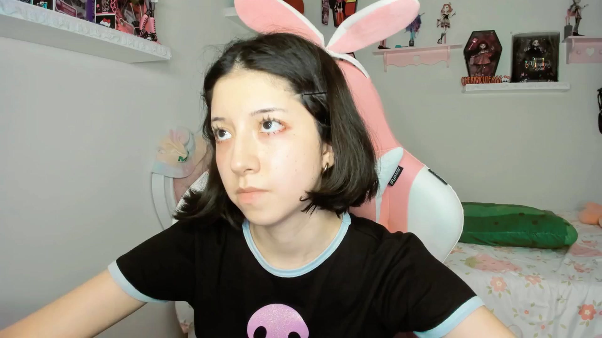 Gallery image thumbnail from Cherrycute666's myfreecams stream on, 09/27/2025, 04:09 image 9 of 20