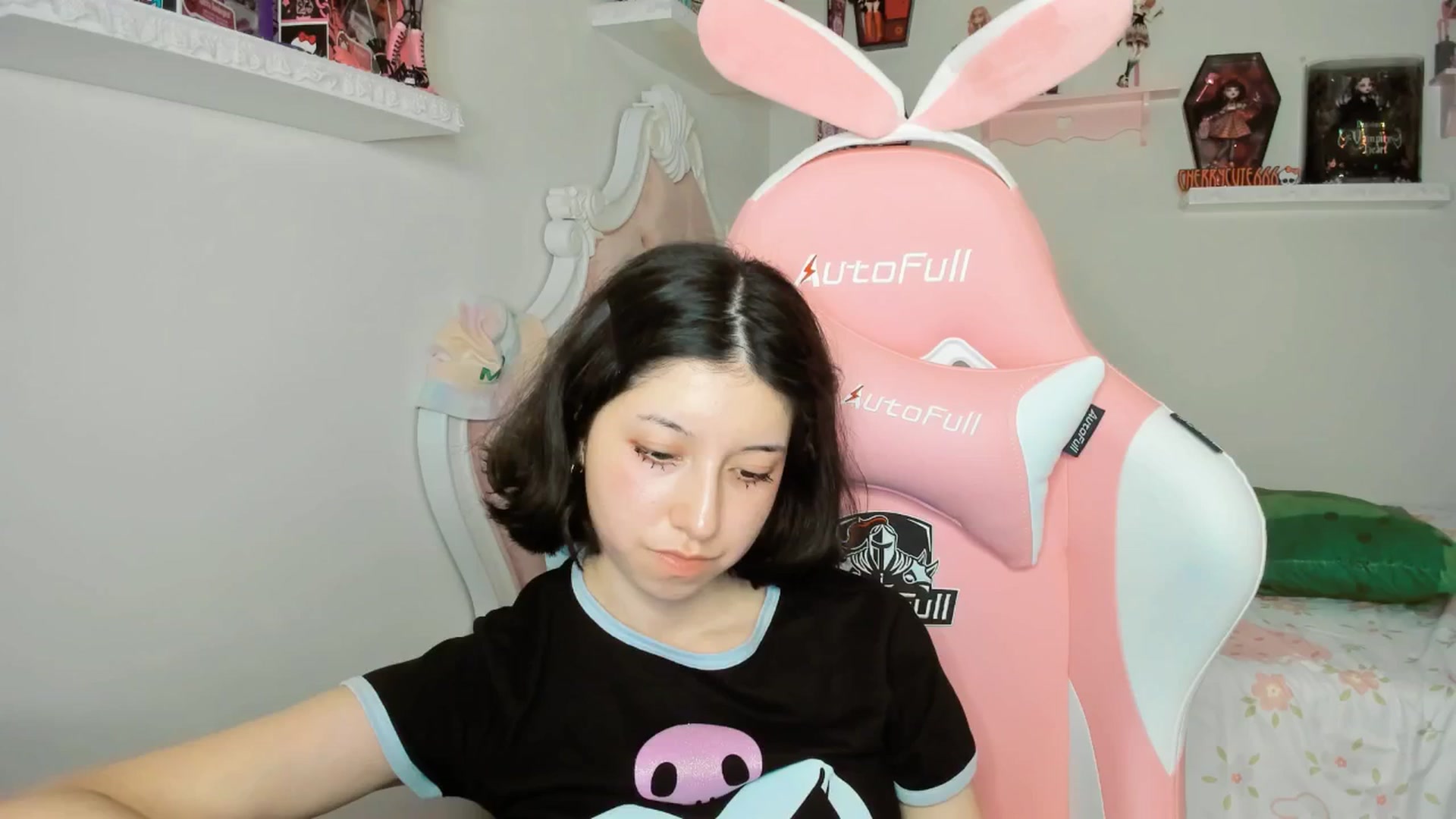 Gallery image thumbnail from Cherrycute666's myfreecams stream on, 09/27/2025, 04:09 image 5 of 20