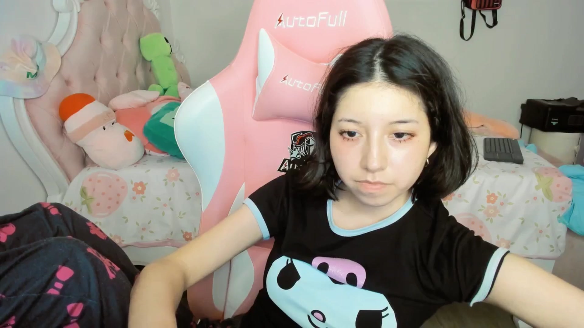 Gallery image thumbnail from Cherrycute666's myfreecams stream on, 09/27/2025, 04:09 image 20 of 20