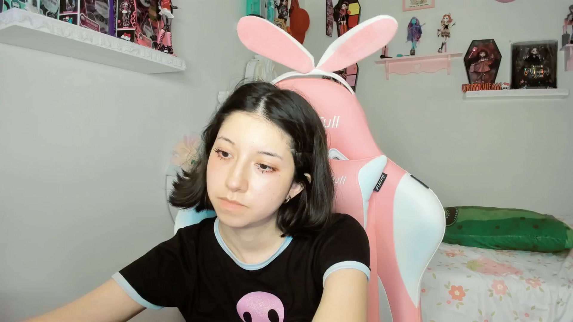 Gallery image thumbnail from Cherrycute666's myfreecams stream on, 09/27/2025, 04:09 image 10 of 20