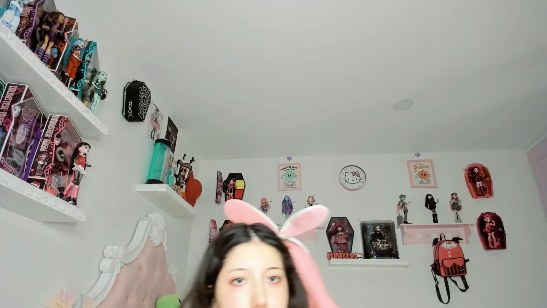 Gallery image thumbnail from Cherrycute666's myfreecams stream on, 09/27/2025, 04:09 image 1 of 20