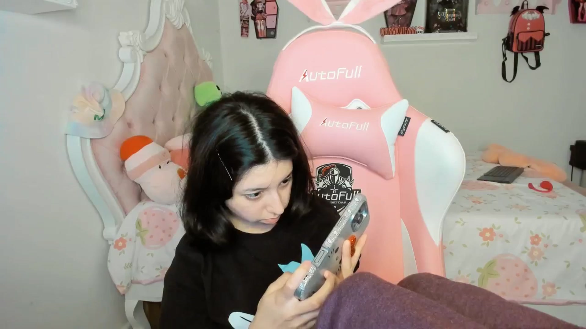 Gallery image thumbnail from Cherrycute666's myfreecams stream on, 09/28/2025, 02:23 image 17 of 20