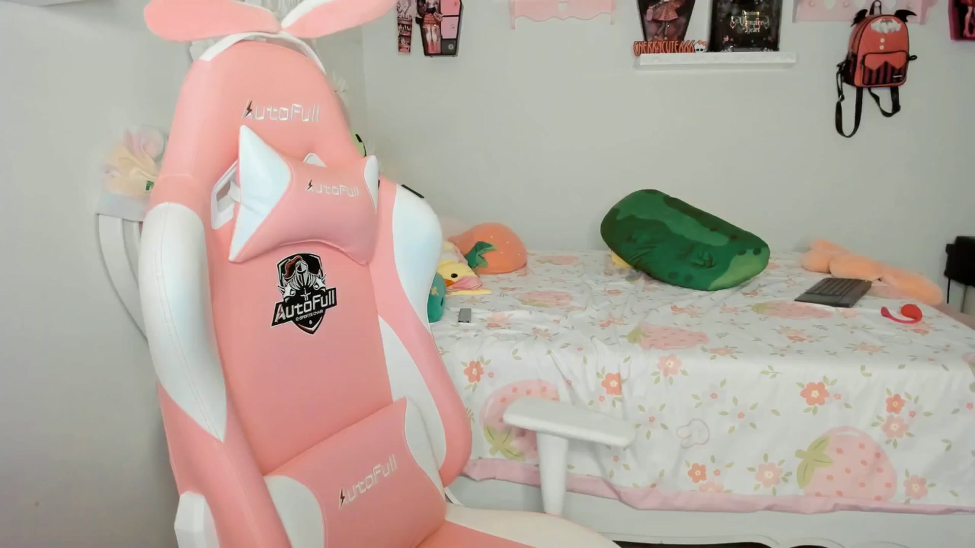 Gallery image thumbnail from Cherrycute666's myfreecams stream on, 09/28/2025, 02:23 image 9 of 20