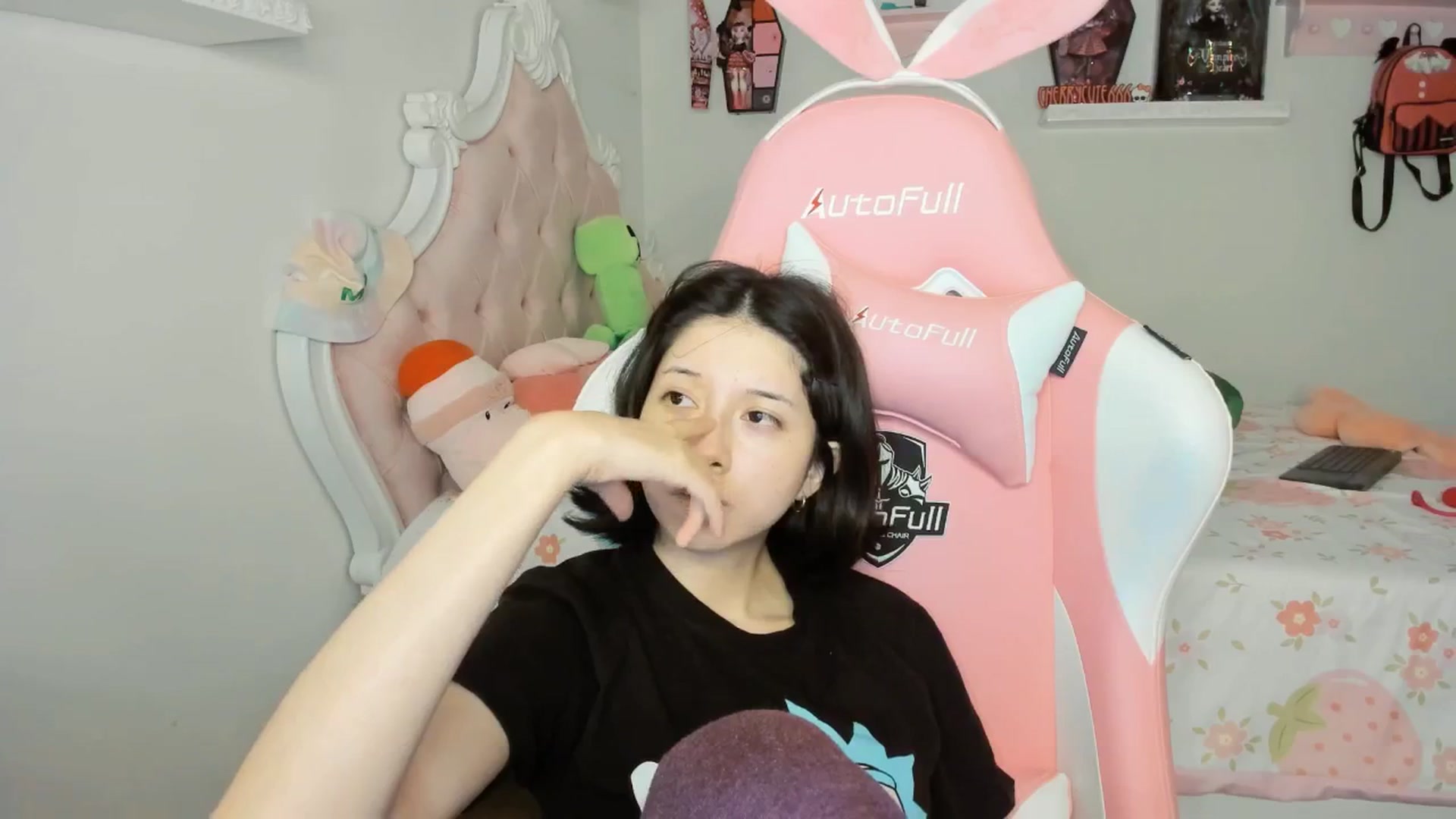 Gallery image thumbnail from Cherrycute666's myfreecams stream on, 09/28/2025, 08:12 image 18 of 20