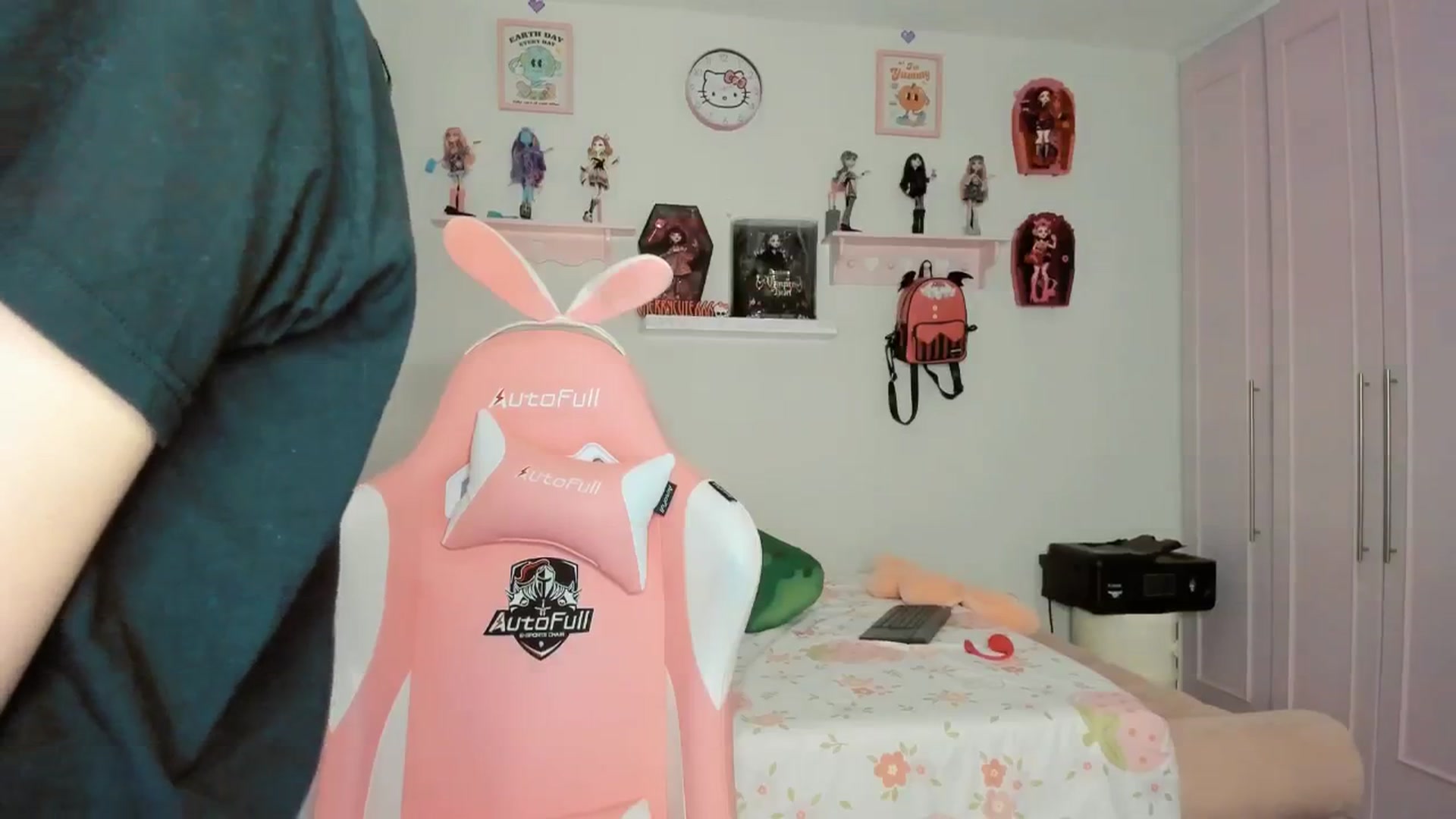 Gallery image thumbnail from Cherrycute666's myfreecams stream on, 09/28/2025, 08:12 image 10 of 20