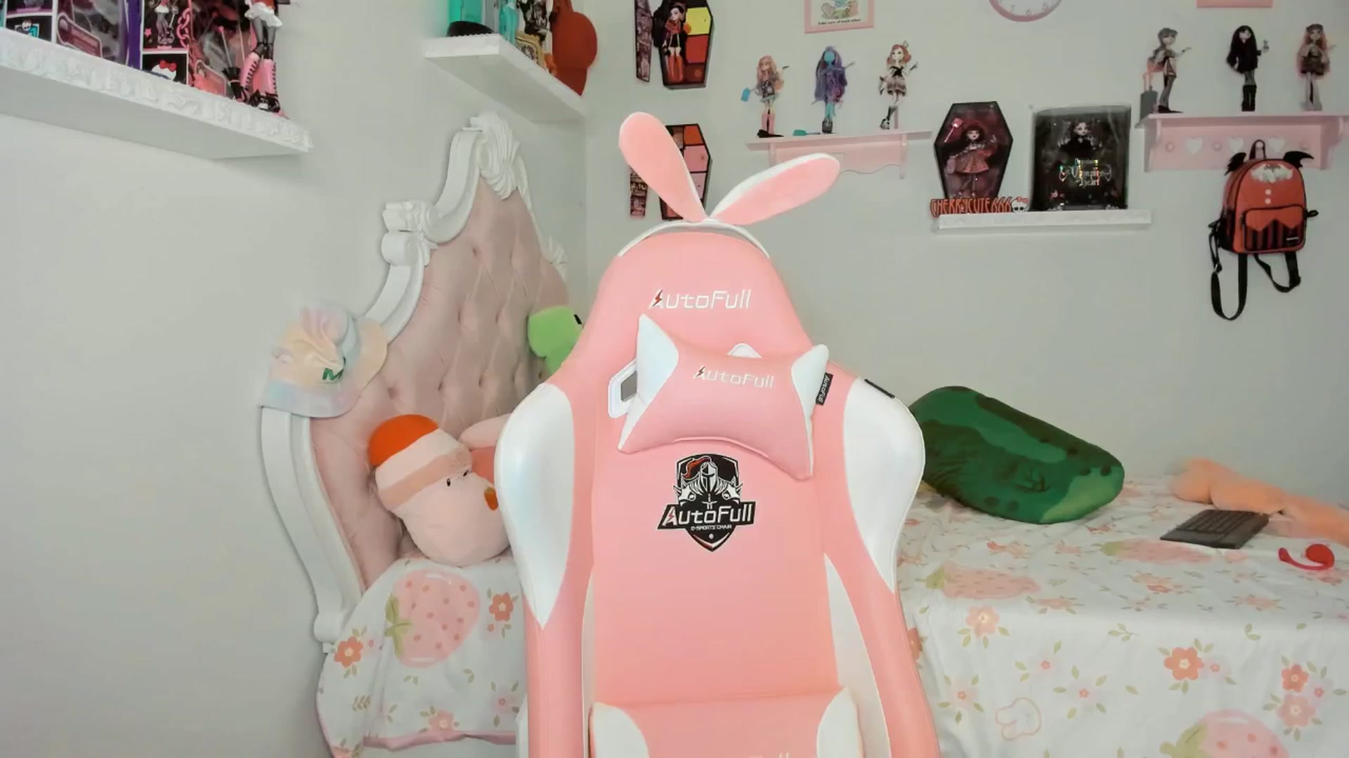 Gallery image thumbnail from Cherrycute666's myfreecams stream on, 09/28/2025, 08:12 image 3 of 20