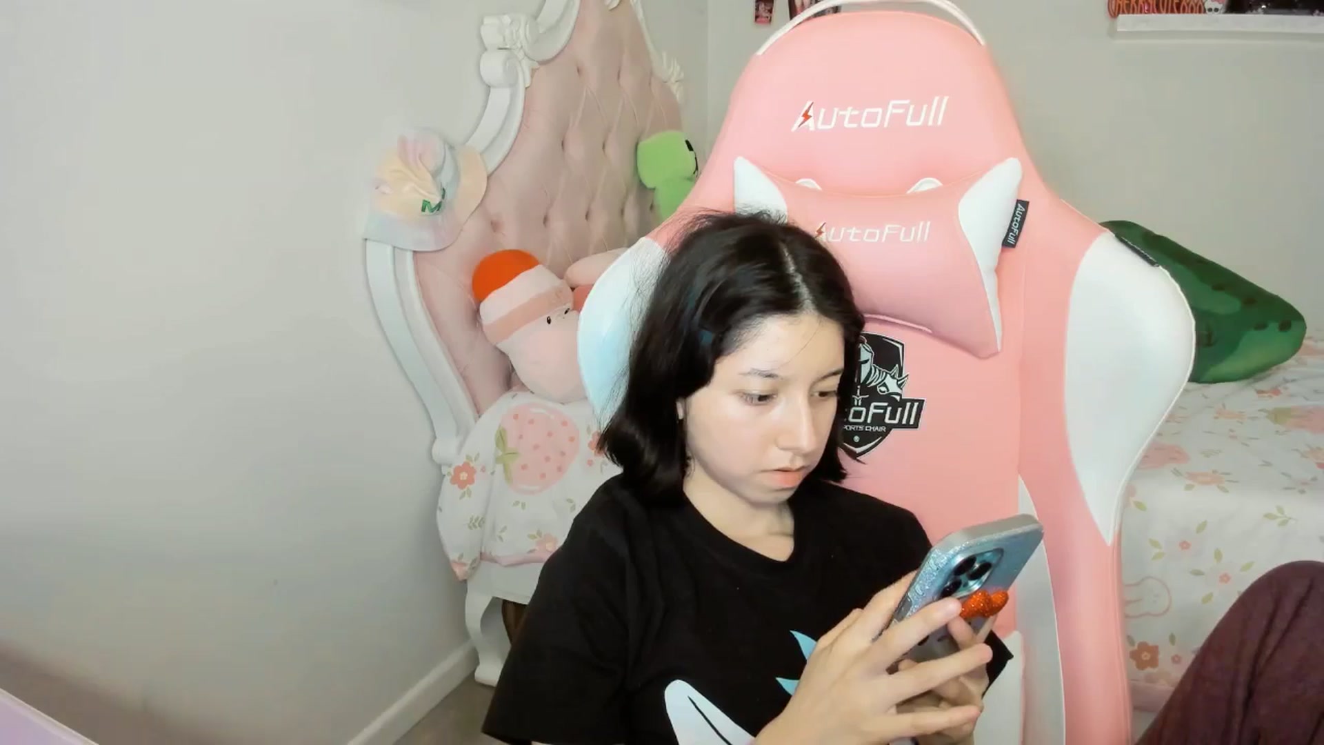 Gallery image thumbnail from Cherrycute666's myfreecams stream on, 09/28/2025, 08:31 image 16 of 20